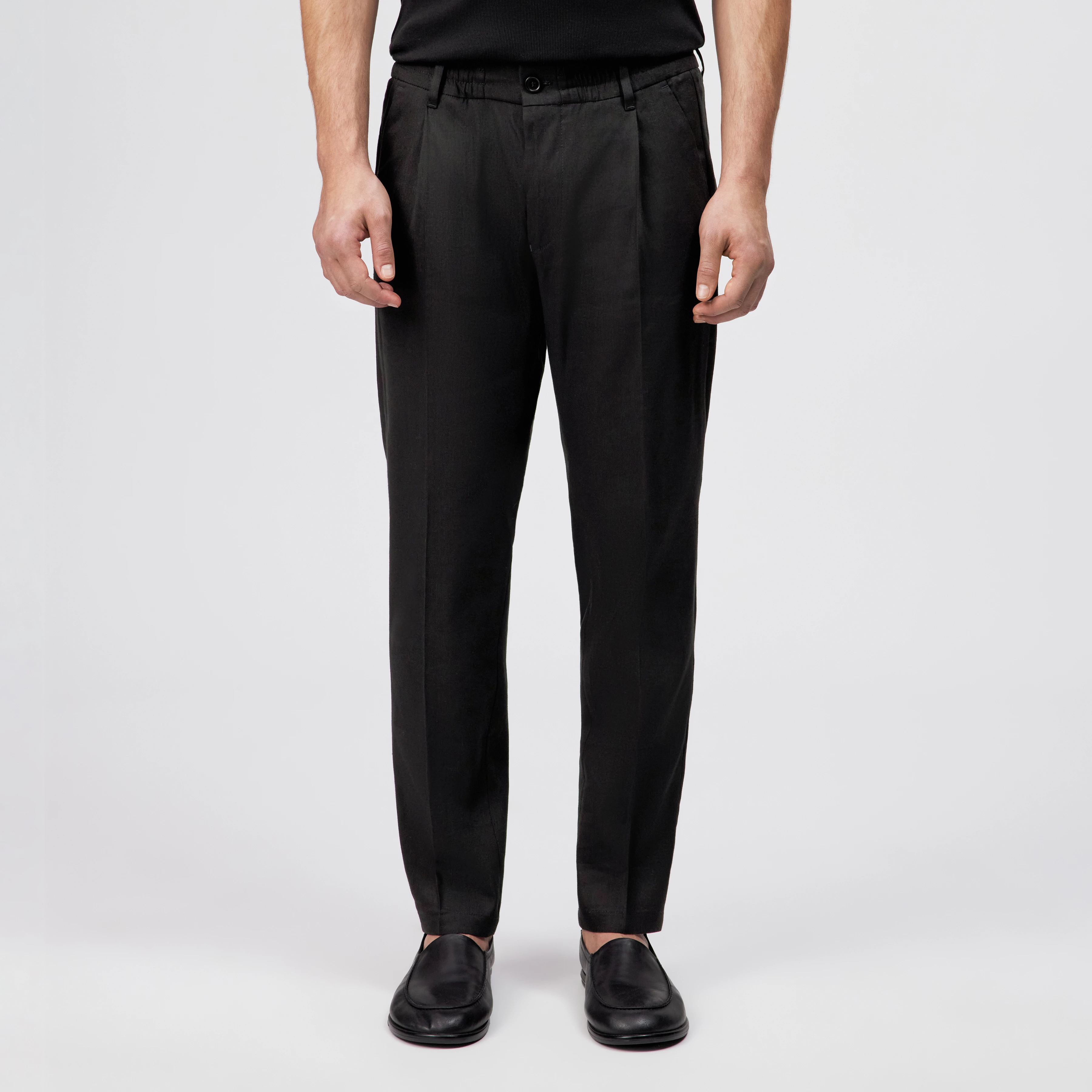 CHASY - Pantalon casual à pinces en lin mélangé - men - noir - Frontansicht