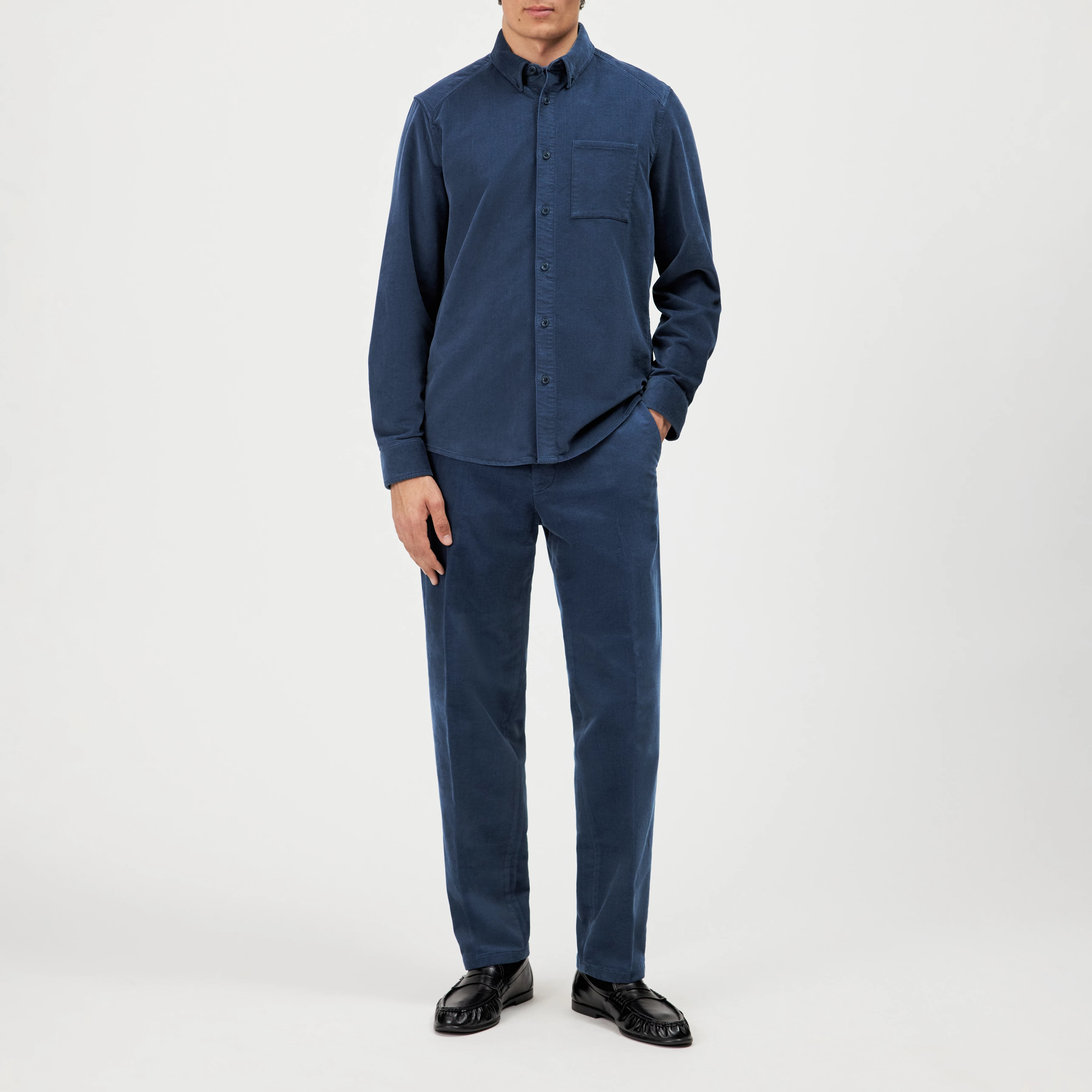 LIET_3 - Button-Down Hemd in Samt-Optik - Herren - blau - Ganzkörper-Frontansicht