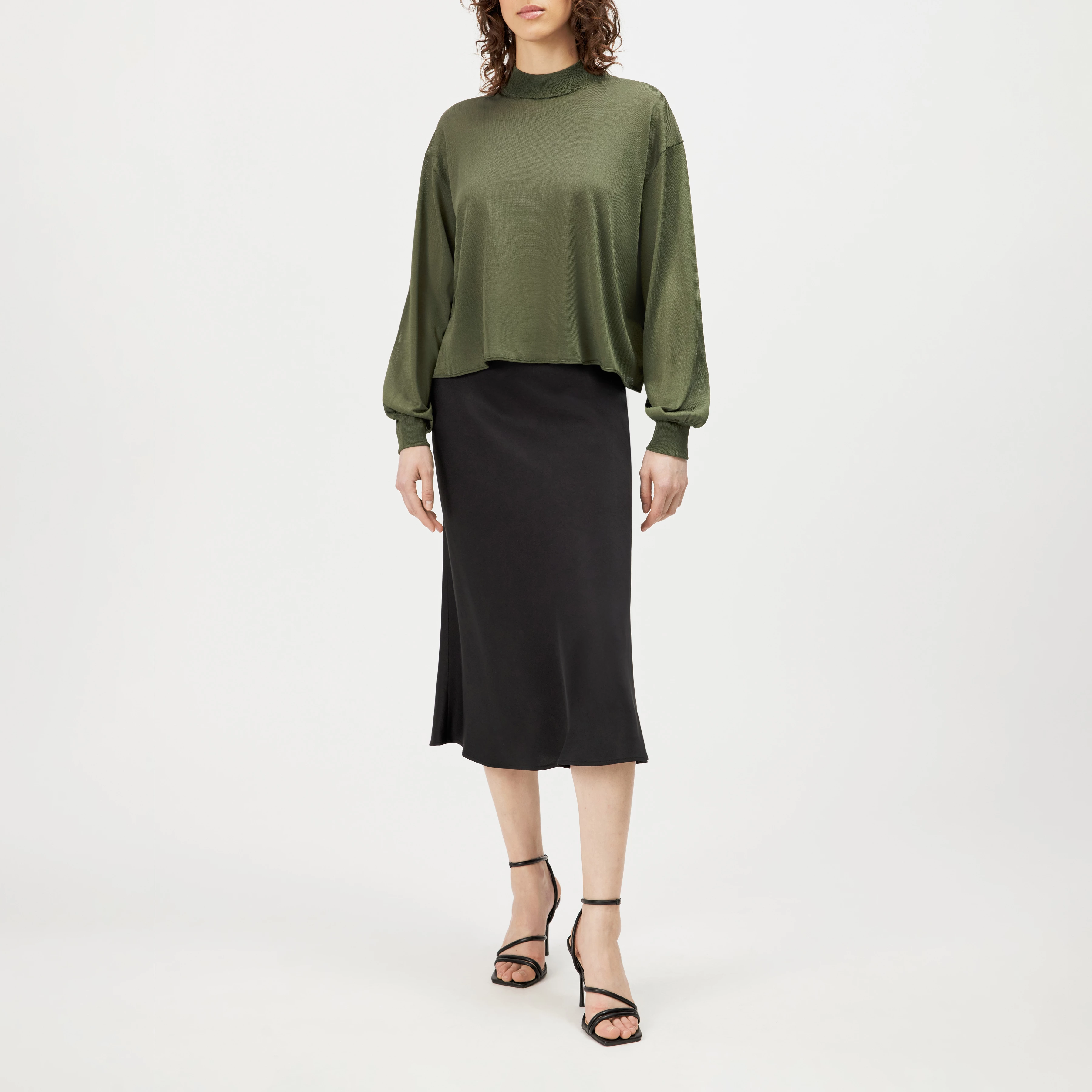 RANYA - Oversized turtleneck sweater in pure acetate - women - green - Ganzkörper-Frontansicht