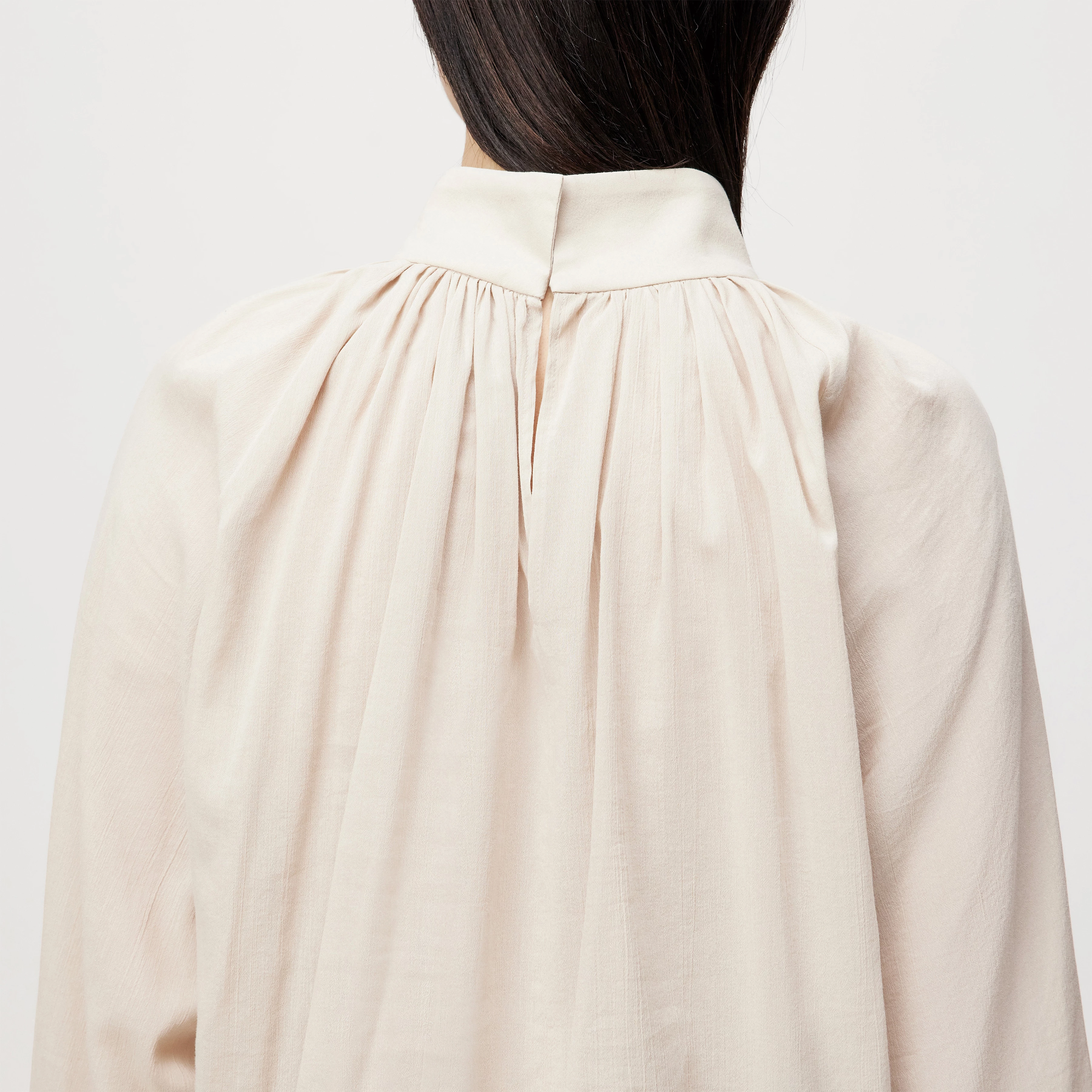 DUMONDA - Boho blouse in cotton viscose crepe - women - beige - Detailansicht am Model