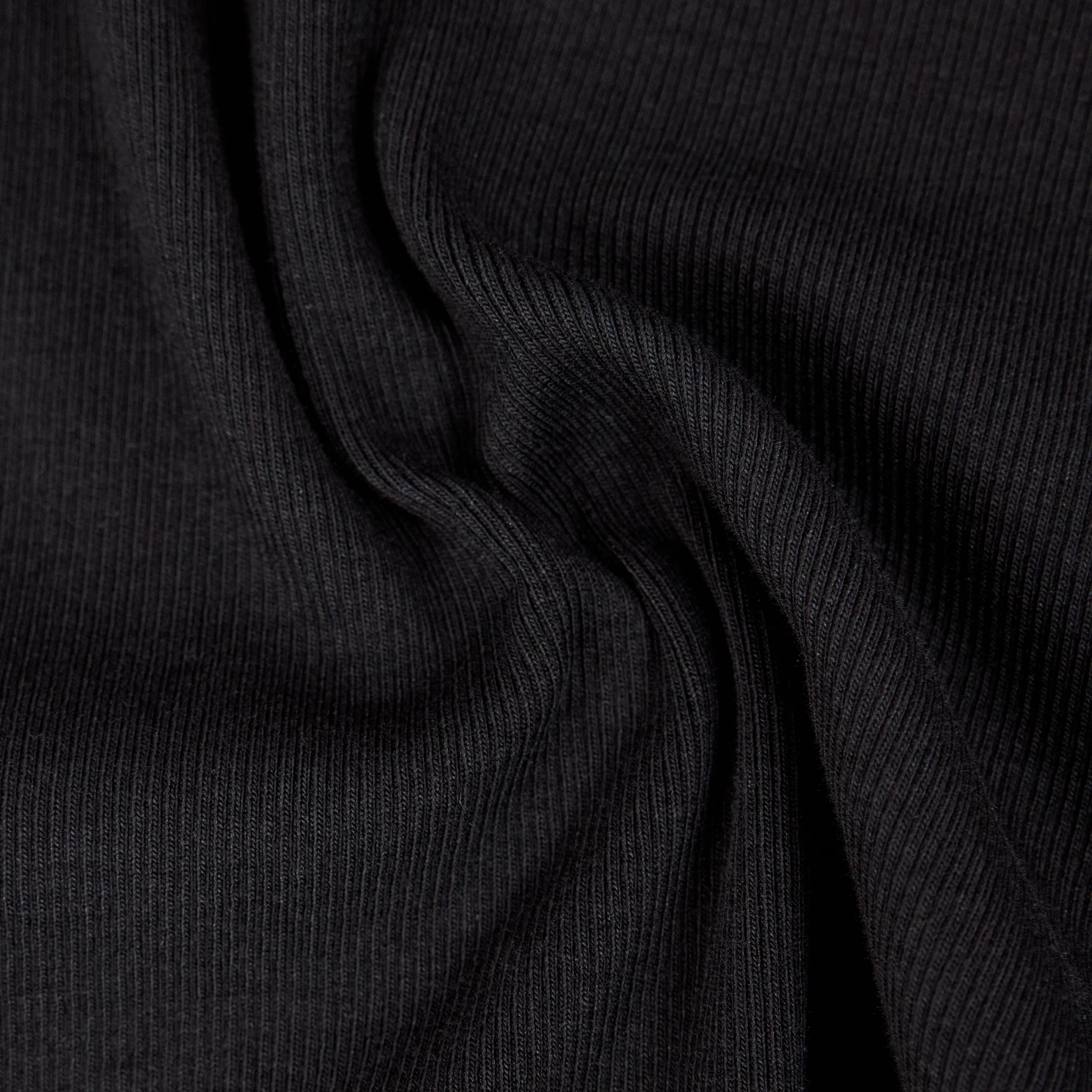 TAVIRA - Ribbed tank top with feminine round neckline - women - black - Materialbild (B2C)