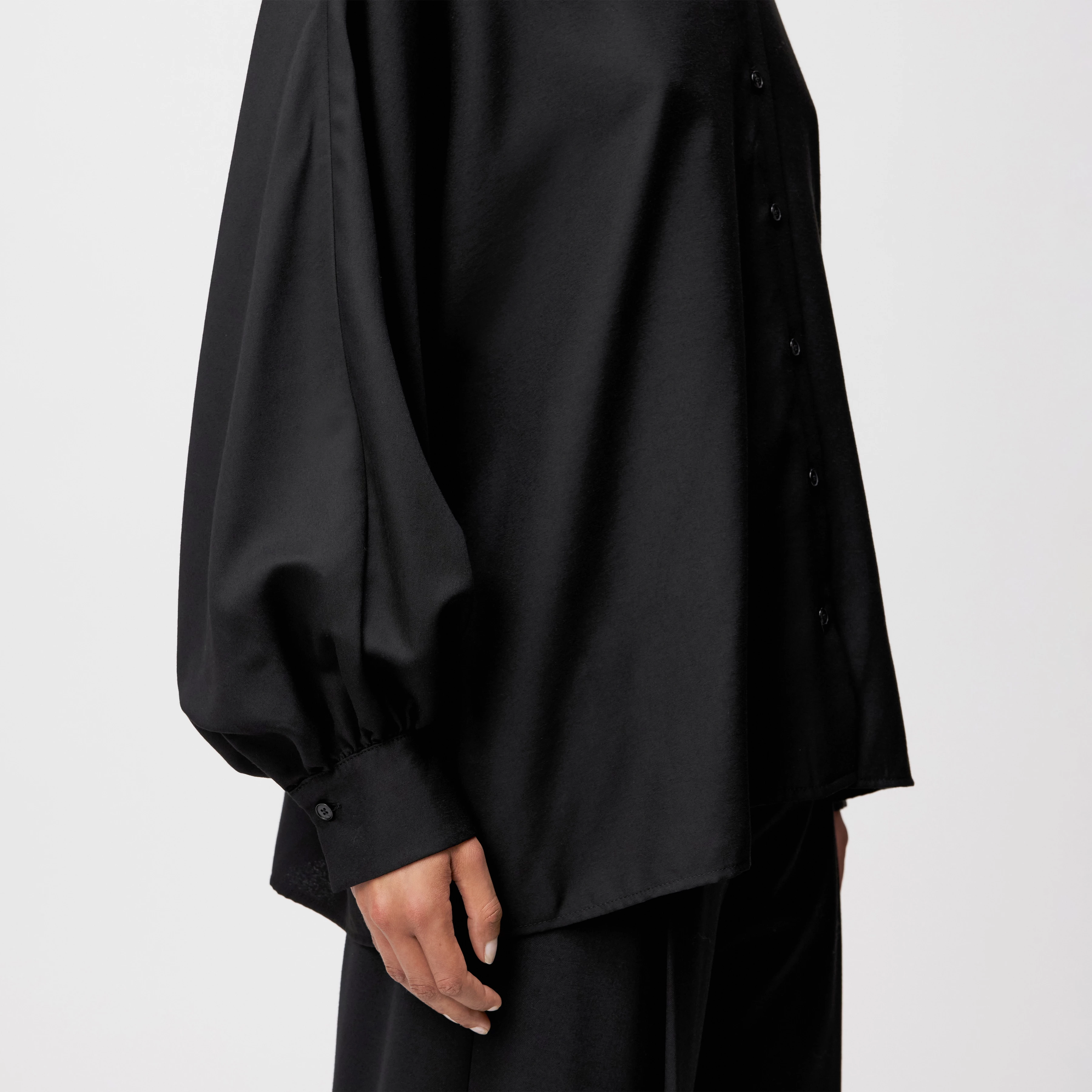 MOYALA - Blouse in viscose blend - women - Natural Aluminium - Detailansicht am Model