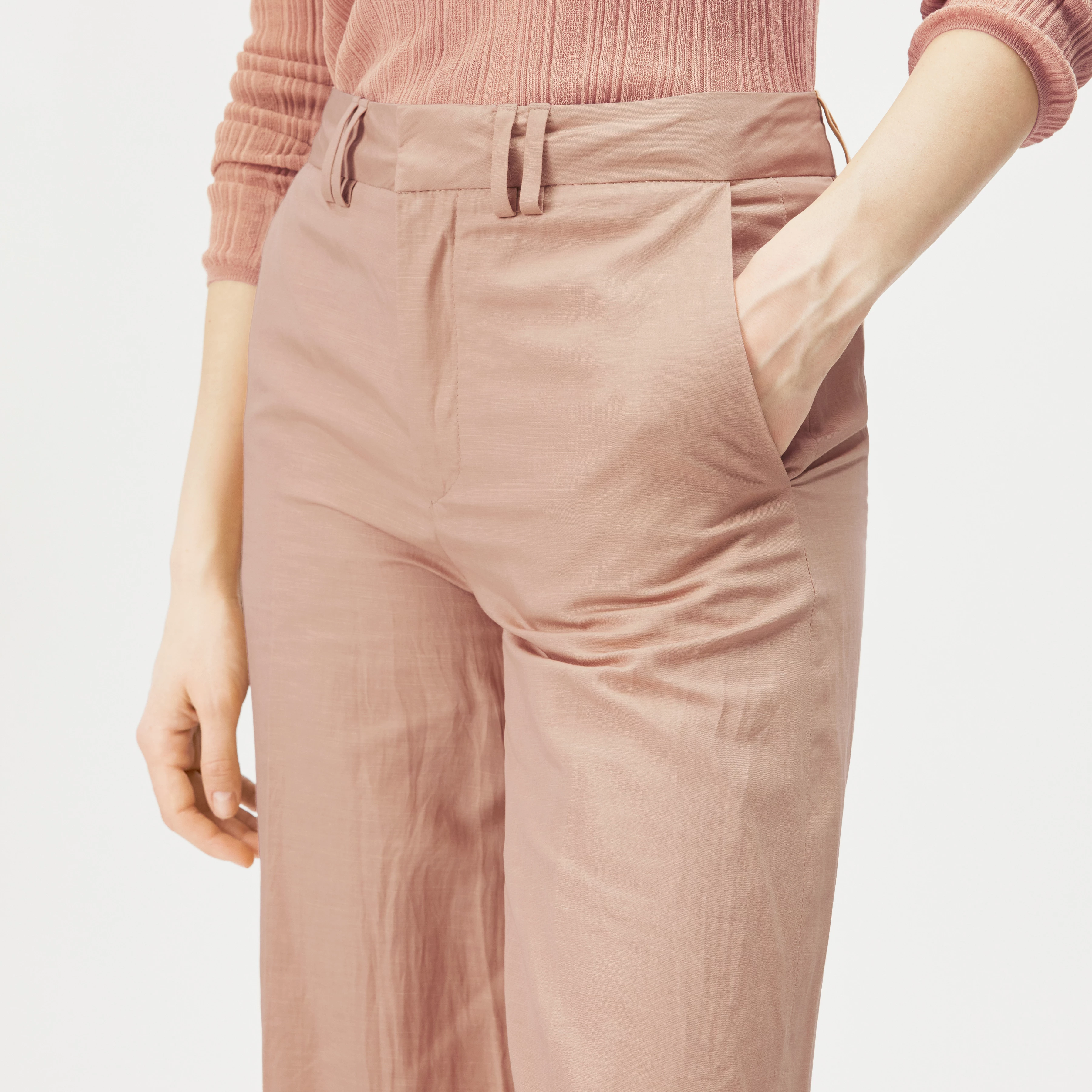 AQUITE - Linen-blend Marlene trousers - women - orange - Detailansicht am Model