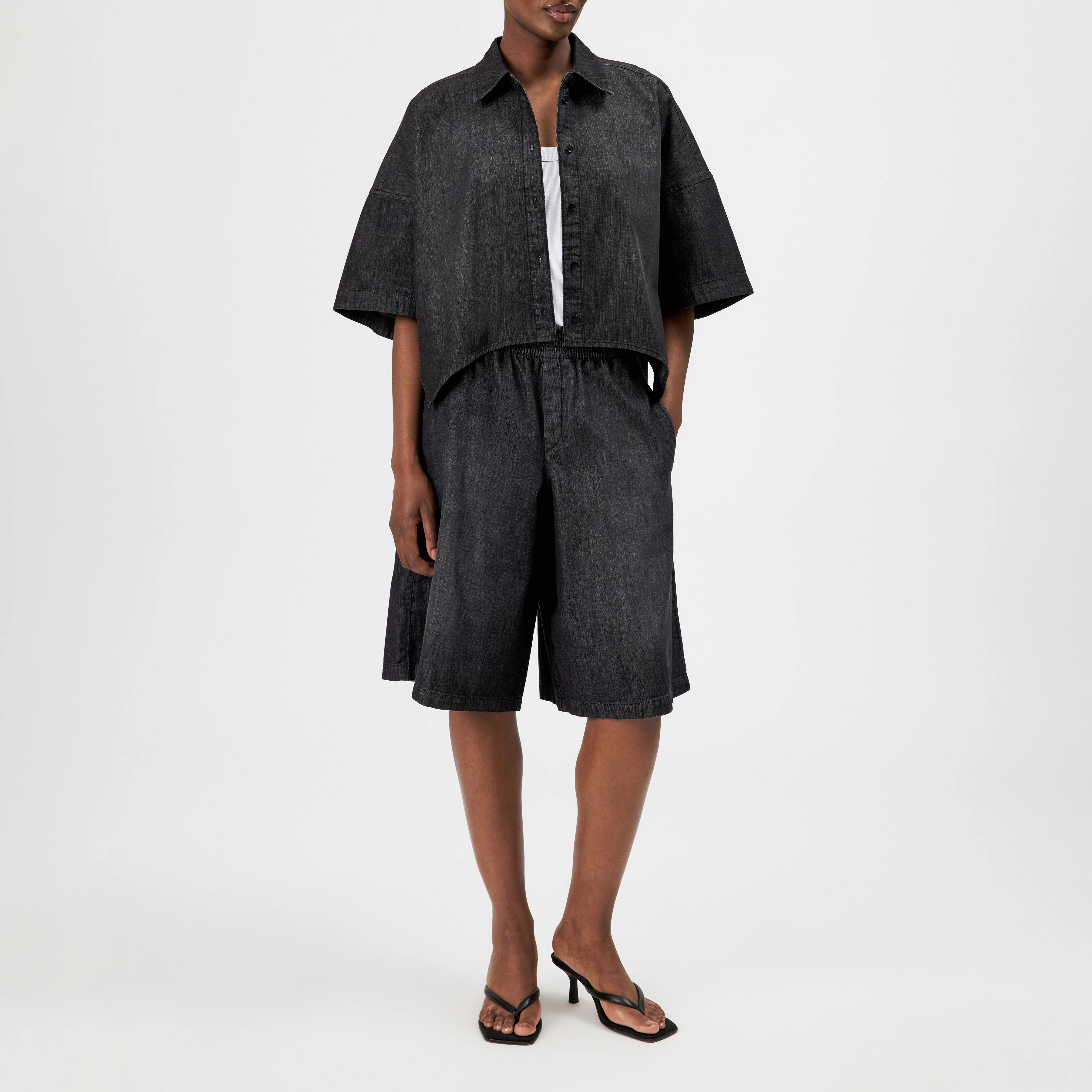 RECENT - Bermuda shorts in black denim - women - grey - Ganzkörper-Frontansicht