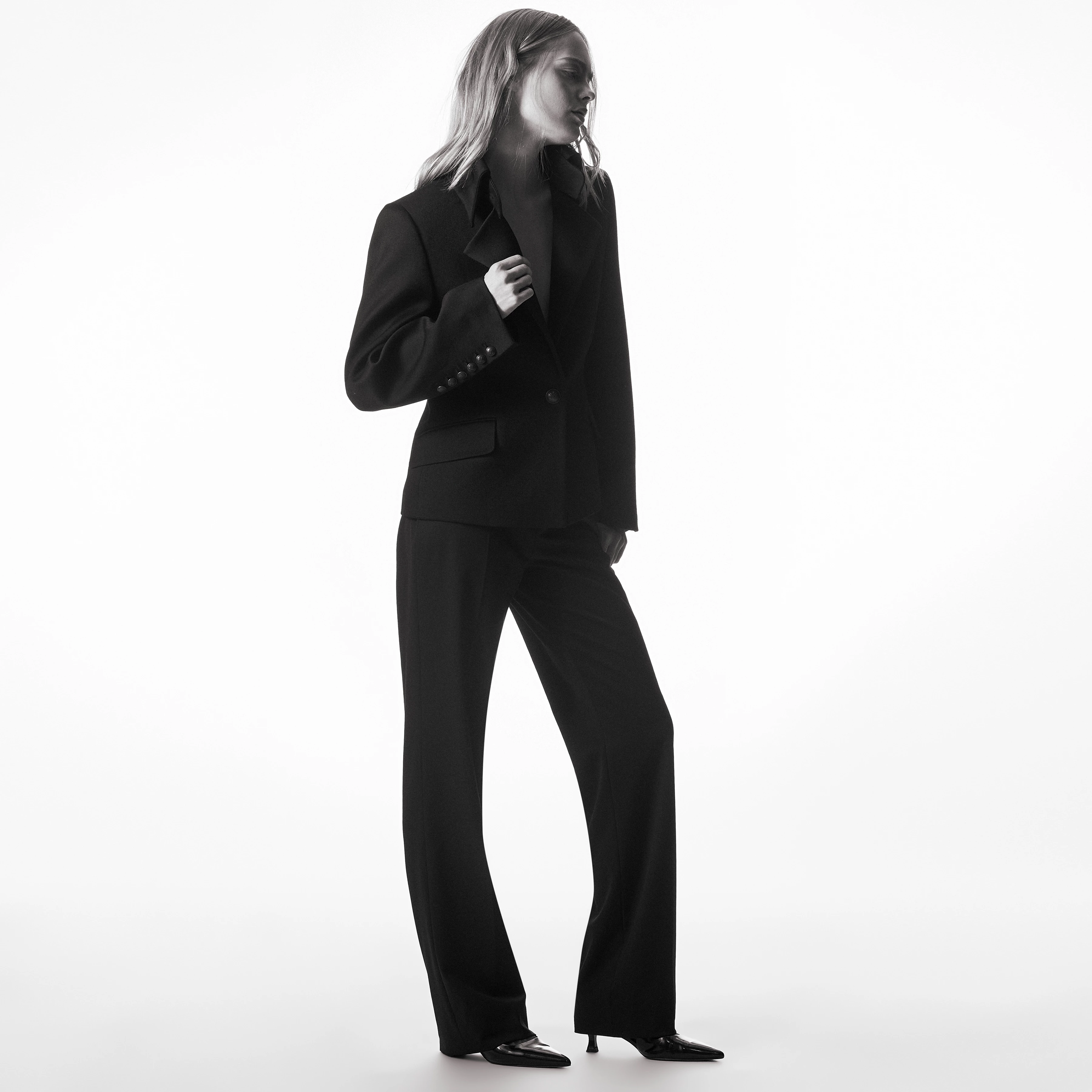 DRYCHILI - Tailored Blazer in Pure Virgin Wool - women - black - Seitenansicht