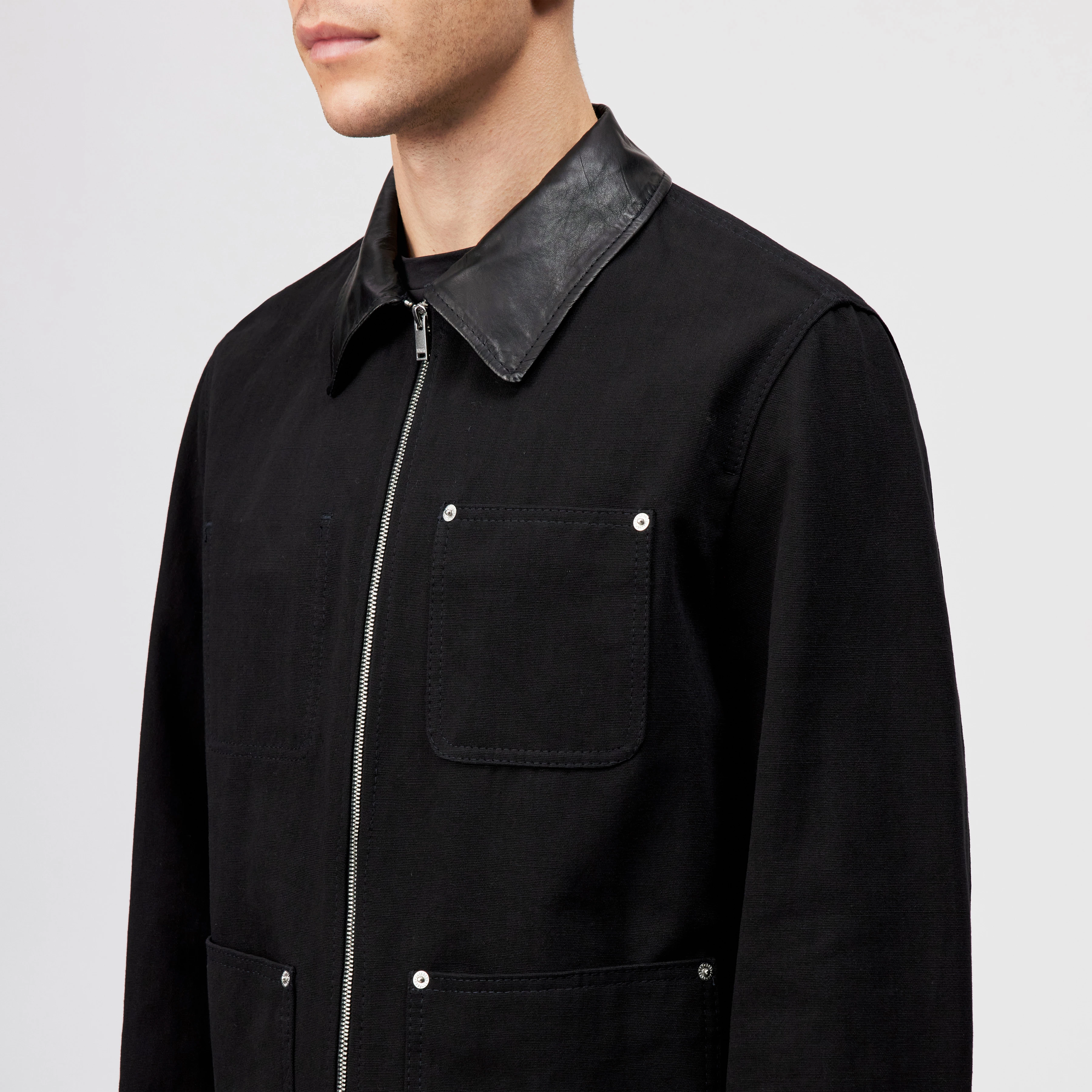 KALENO - Cotton-blend utility jacket. - men - black - Detailansicht am Model