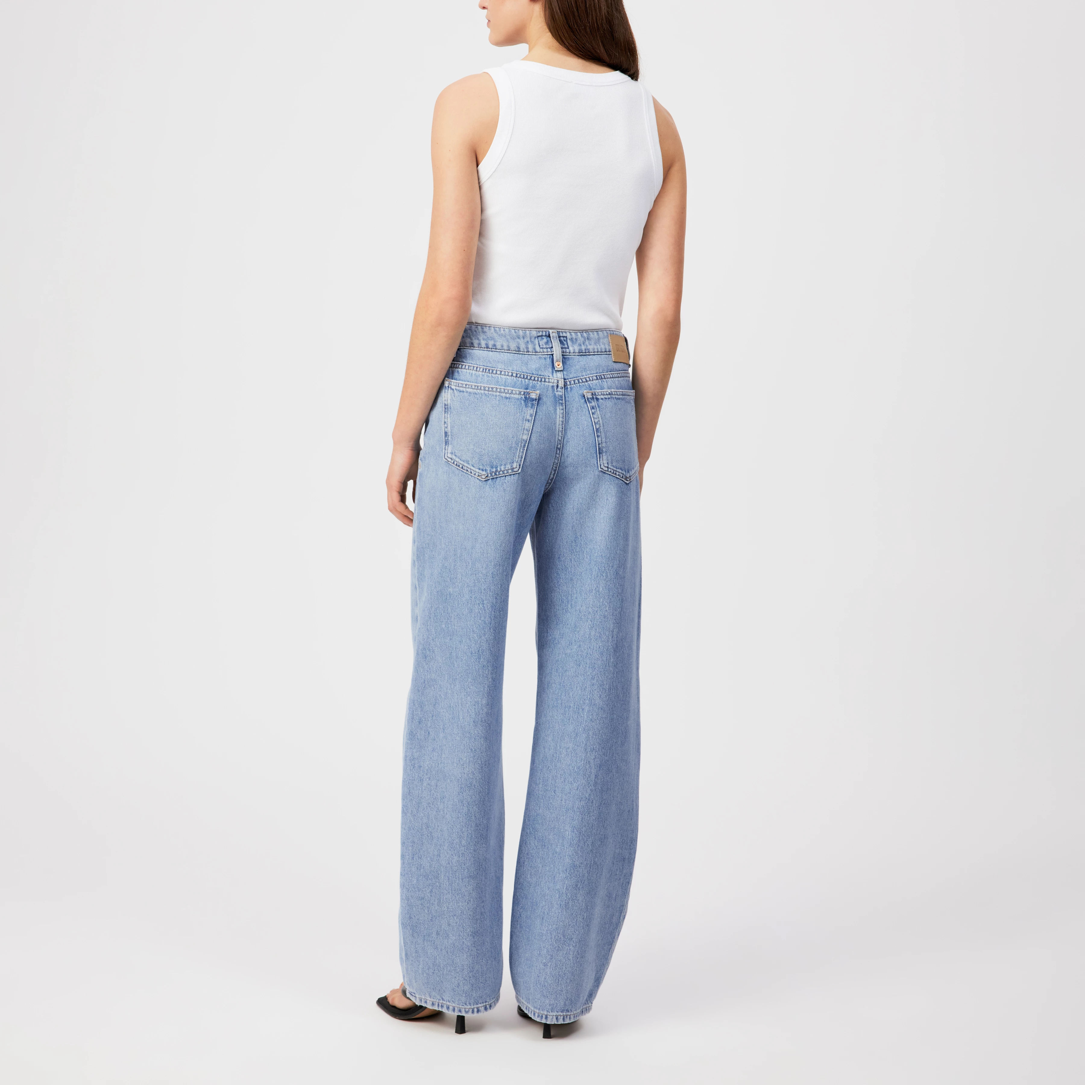MEDLEY - Mid-rise jeans in mid-blue denim - women - blue - Rückansicht