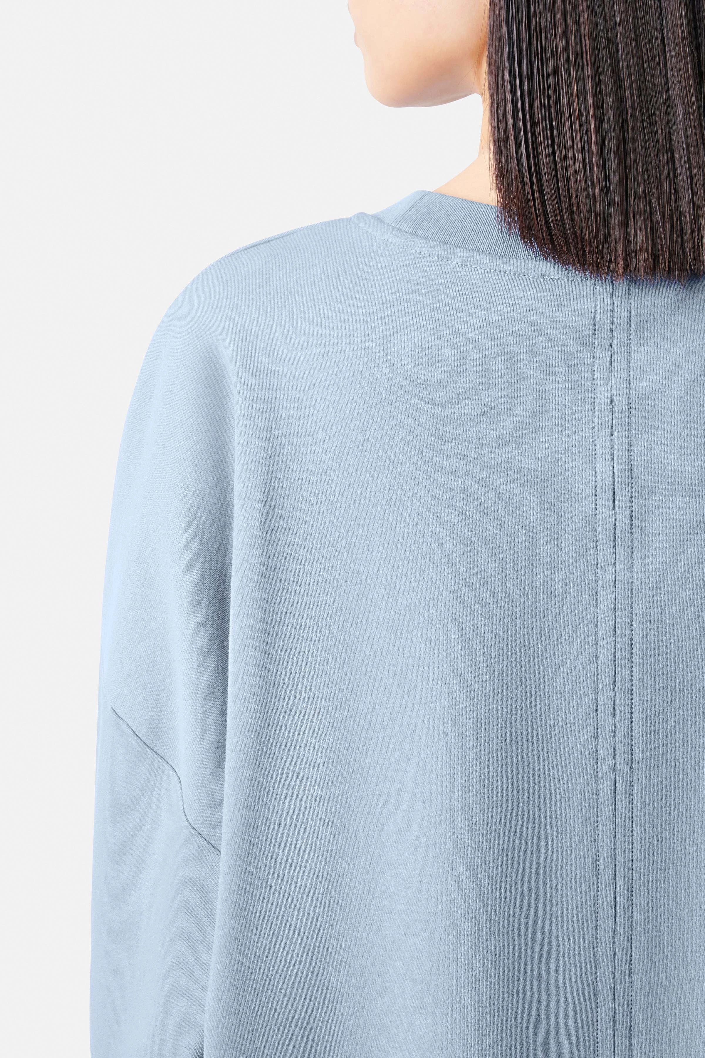 VASSANI - sweatshirt with round neck in soft organic cotton - women - blue - Detailansicht am Model