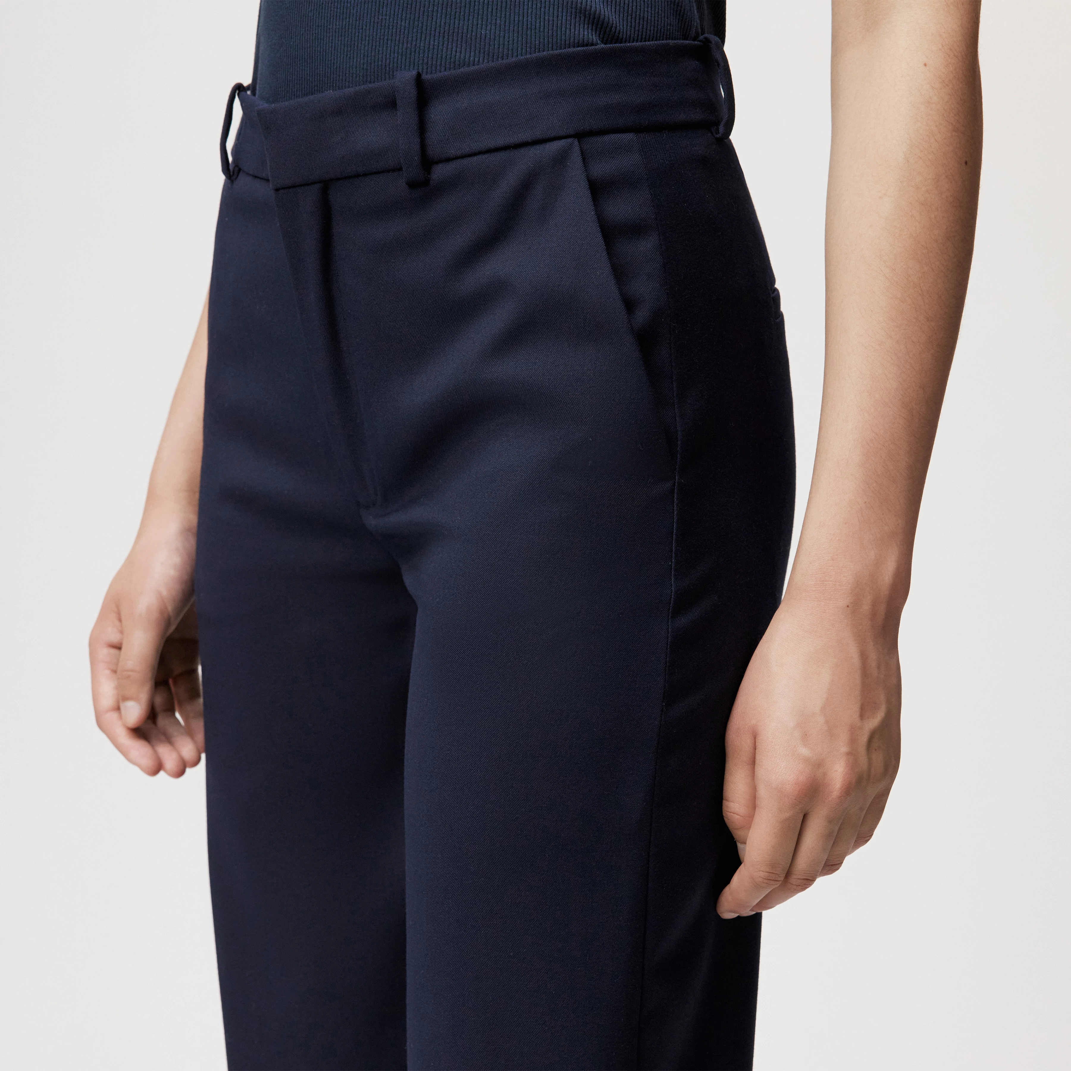 SOUGHT - Pantalon à jambes larges en flanelle douce - women - bleu - Detailansicht am Model