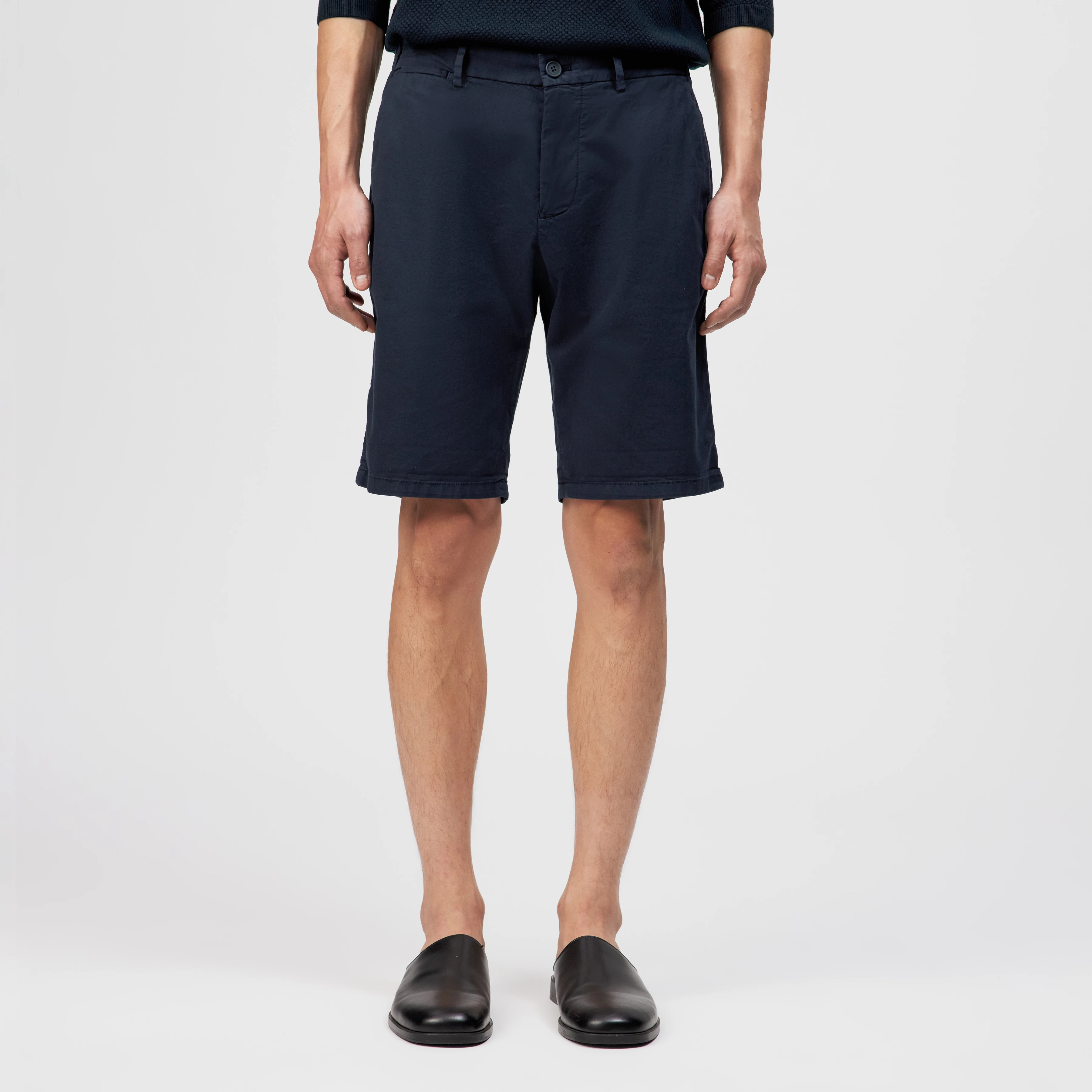 KEND - Chino shorts in cotton twill - men - blue - Frontansicht