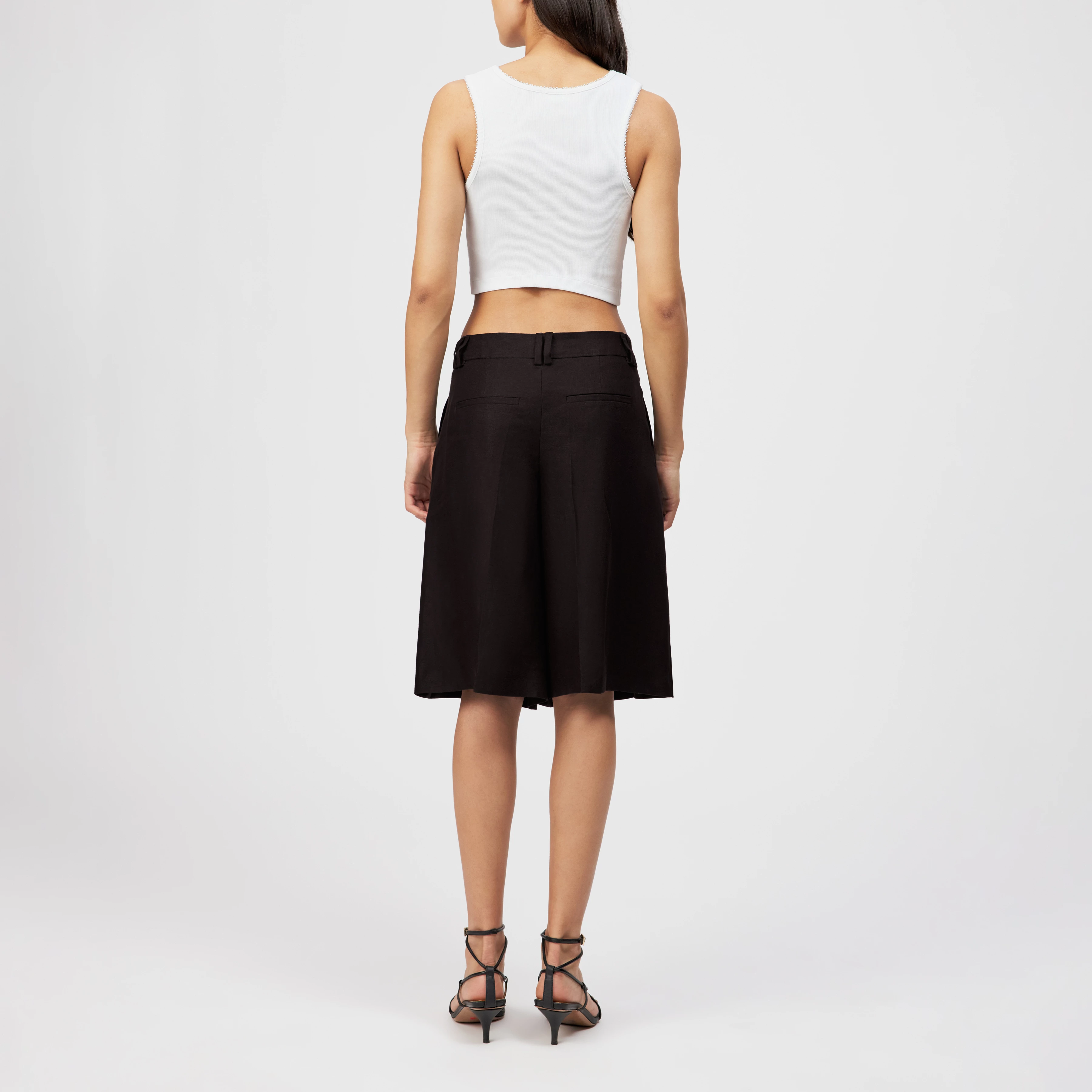 GOVERN - Relaxed Fit Bermuda Shorts in Linen - women - brown - Rückansicht