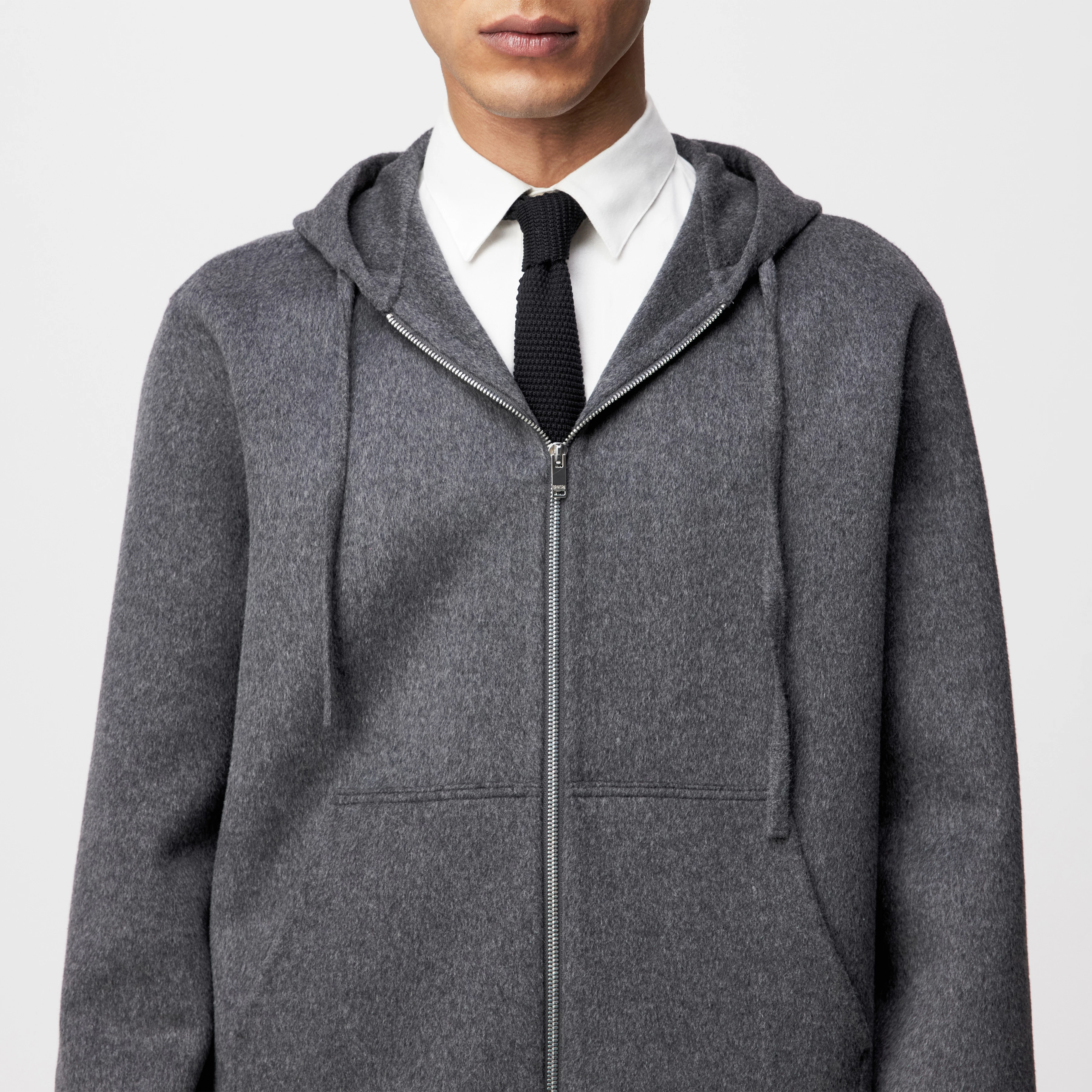 NOLENO - Kapuzenjacke in Woll-Doubleface - Herren - grau - Detailansicht am Model