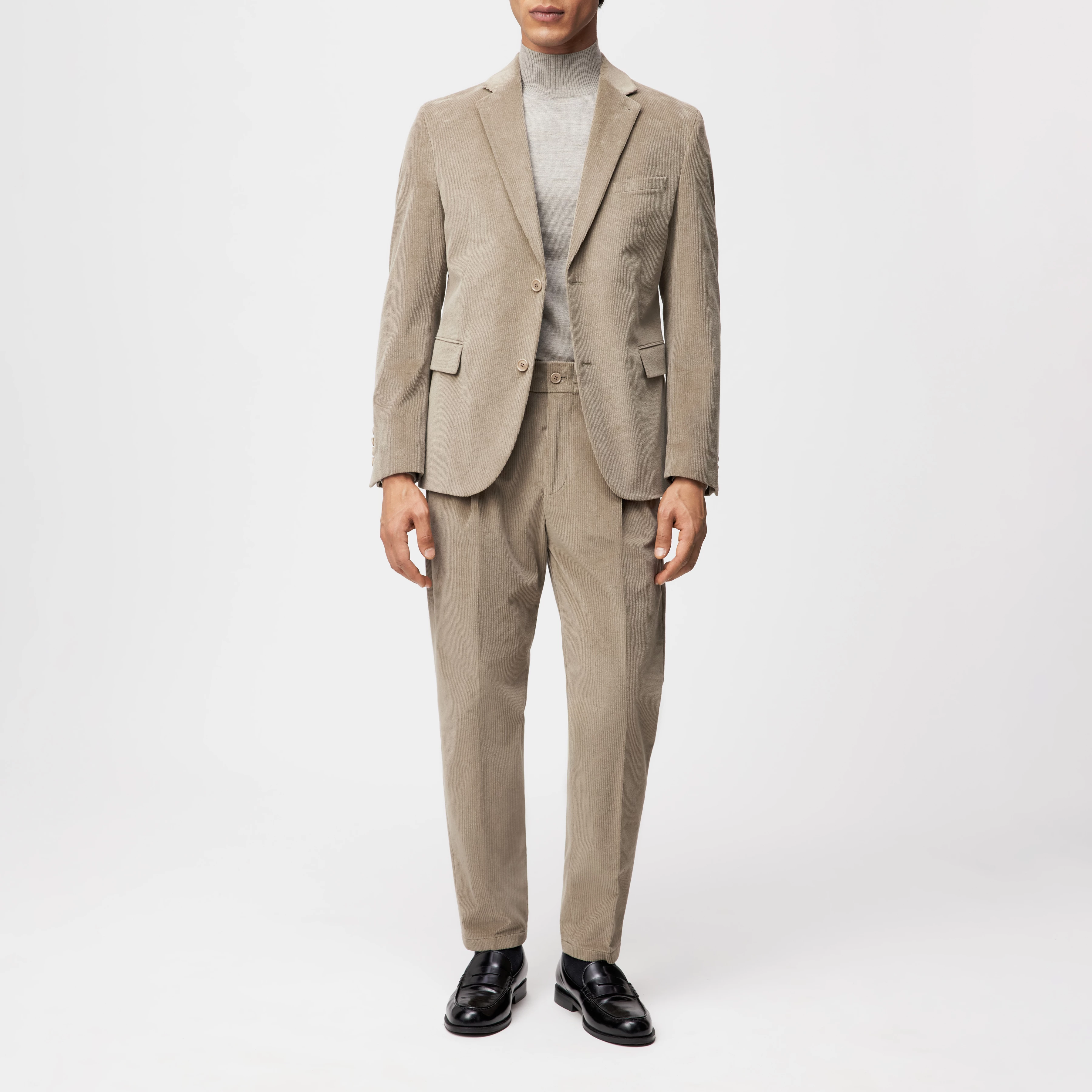 CHASY - Casual Hose mit Bundfalte in Baumwoll-Cord - Herren - braun - Ganzkörper-Frontansicht