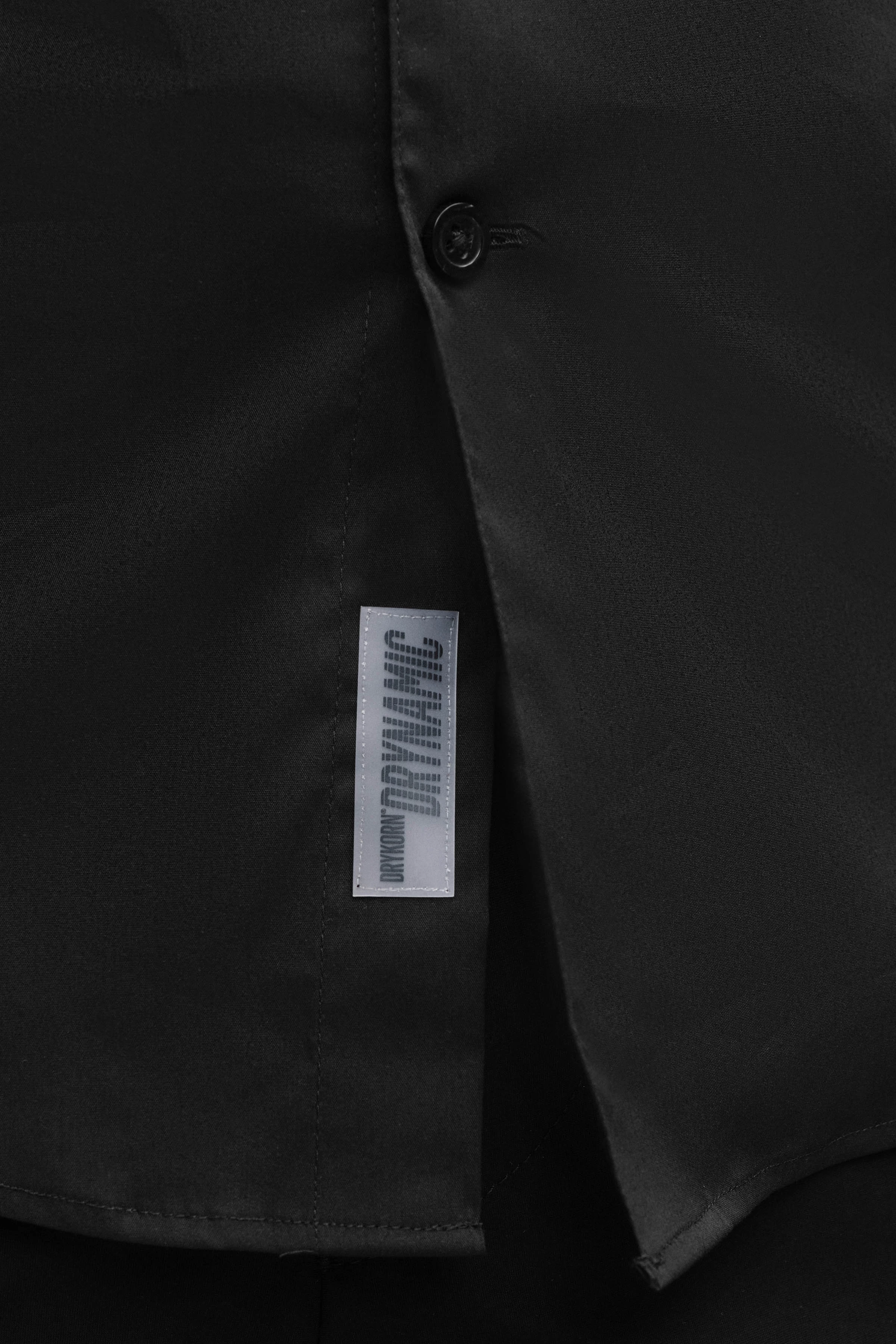 JEDDA - classic slim fit shirt with shark collar - men - Natural Aluminium - Detailansicht am Model