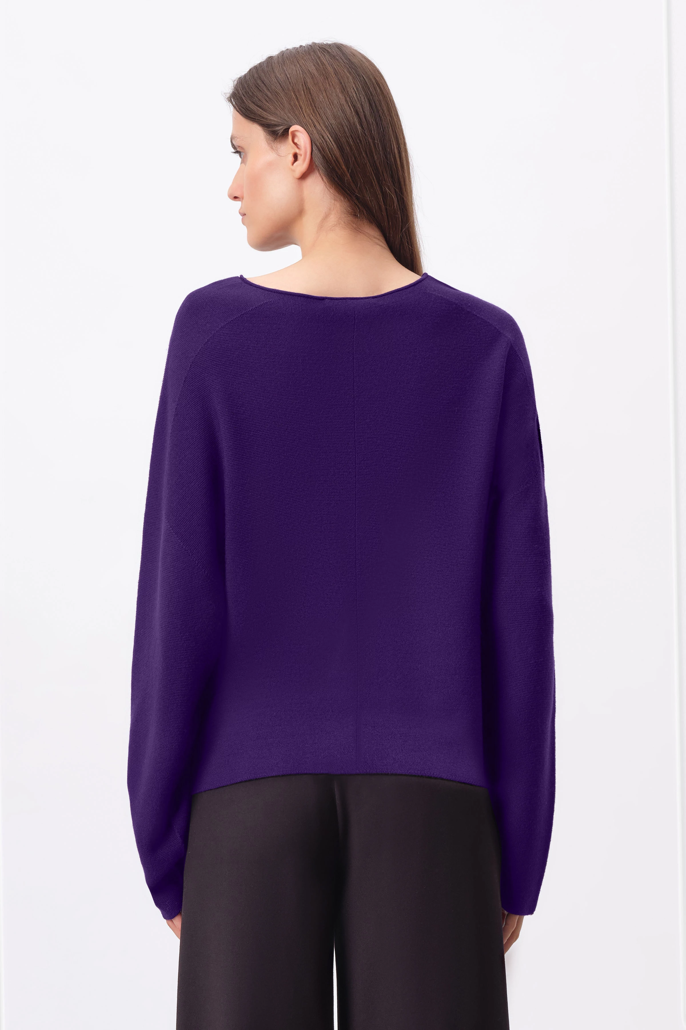 MEAMI - Verkürzter Egg-Shape Pullover in Merinowolle - Damen - lila - Rückansicht