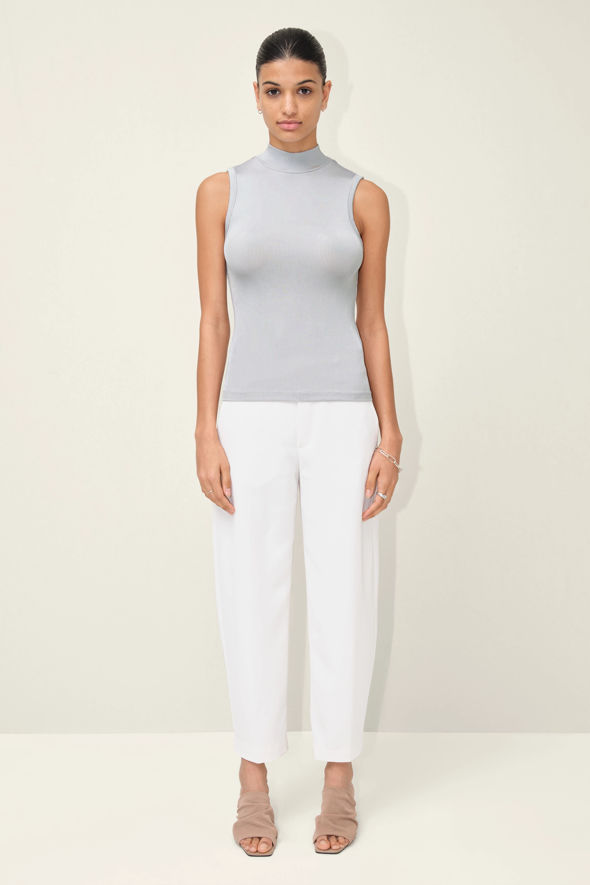 LARAN - narrow top in flowing jersey - women - grey - Ganzkörper-Frontansicht