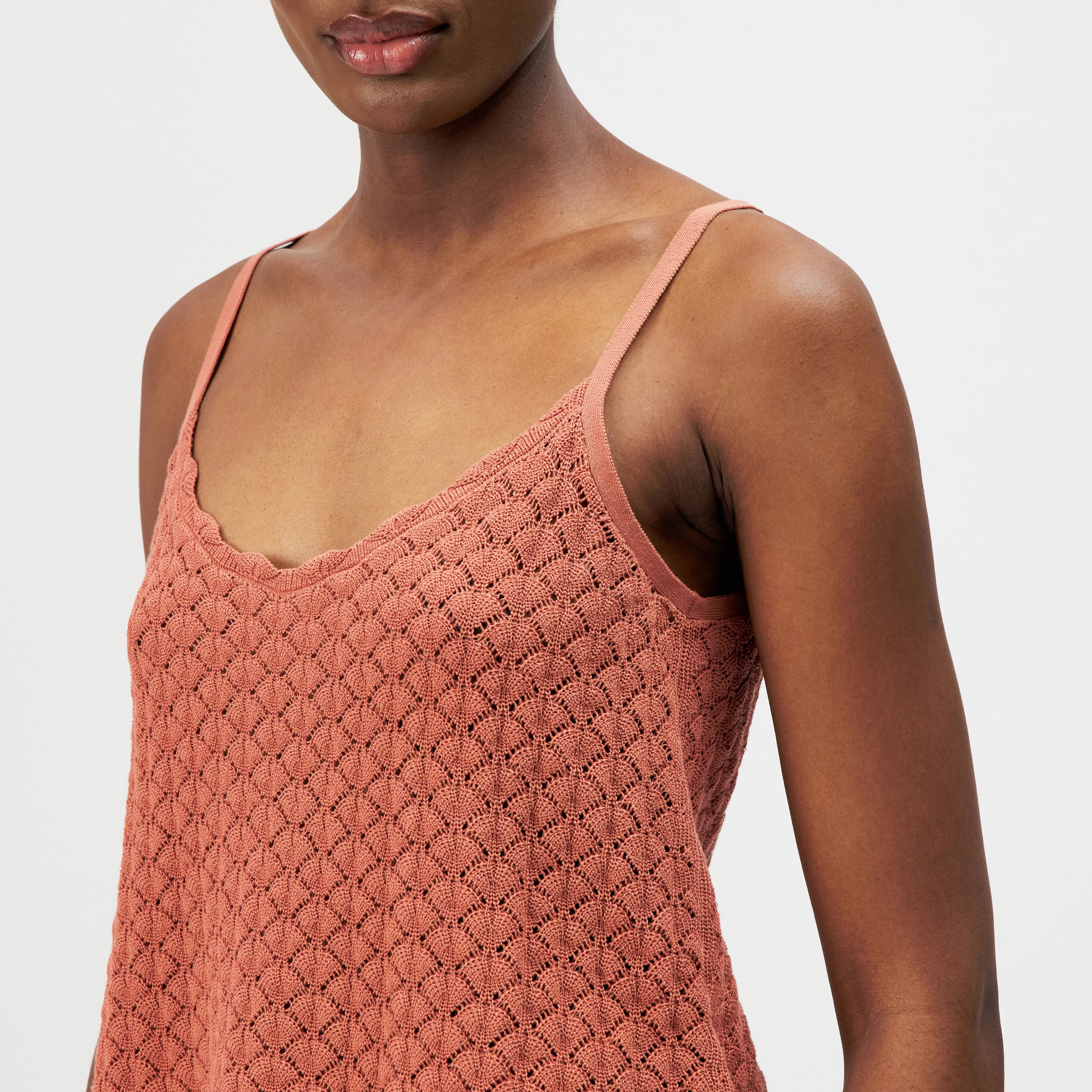 GALVINA - Knitted top in textured cotton - women - orange - Detailansicht am Model