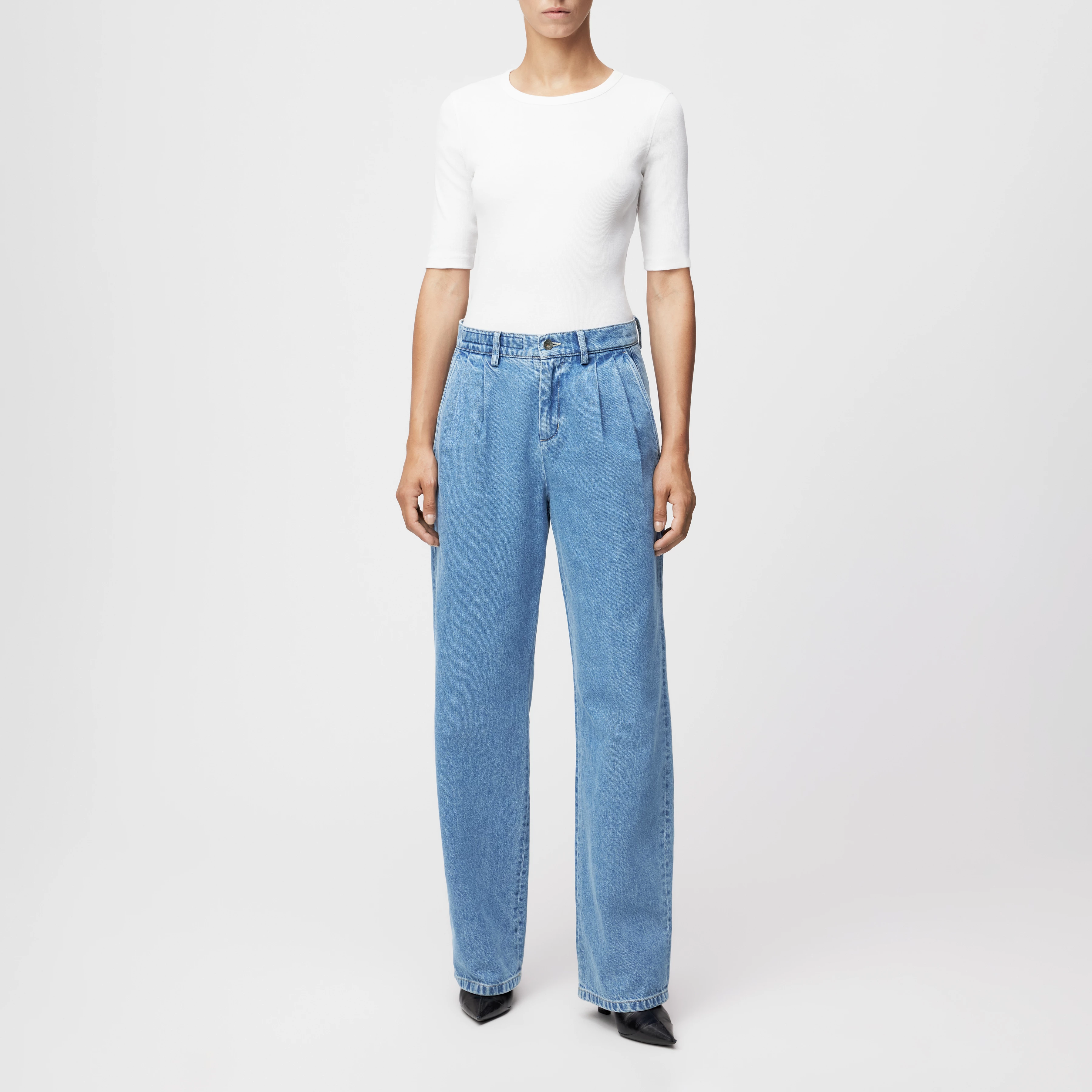 BEHANCE - 5-Pocket Hose mit Bundfalten in Light-Blue Denim - Damen - blau - Ganzkörper-Frontansicht