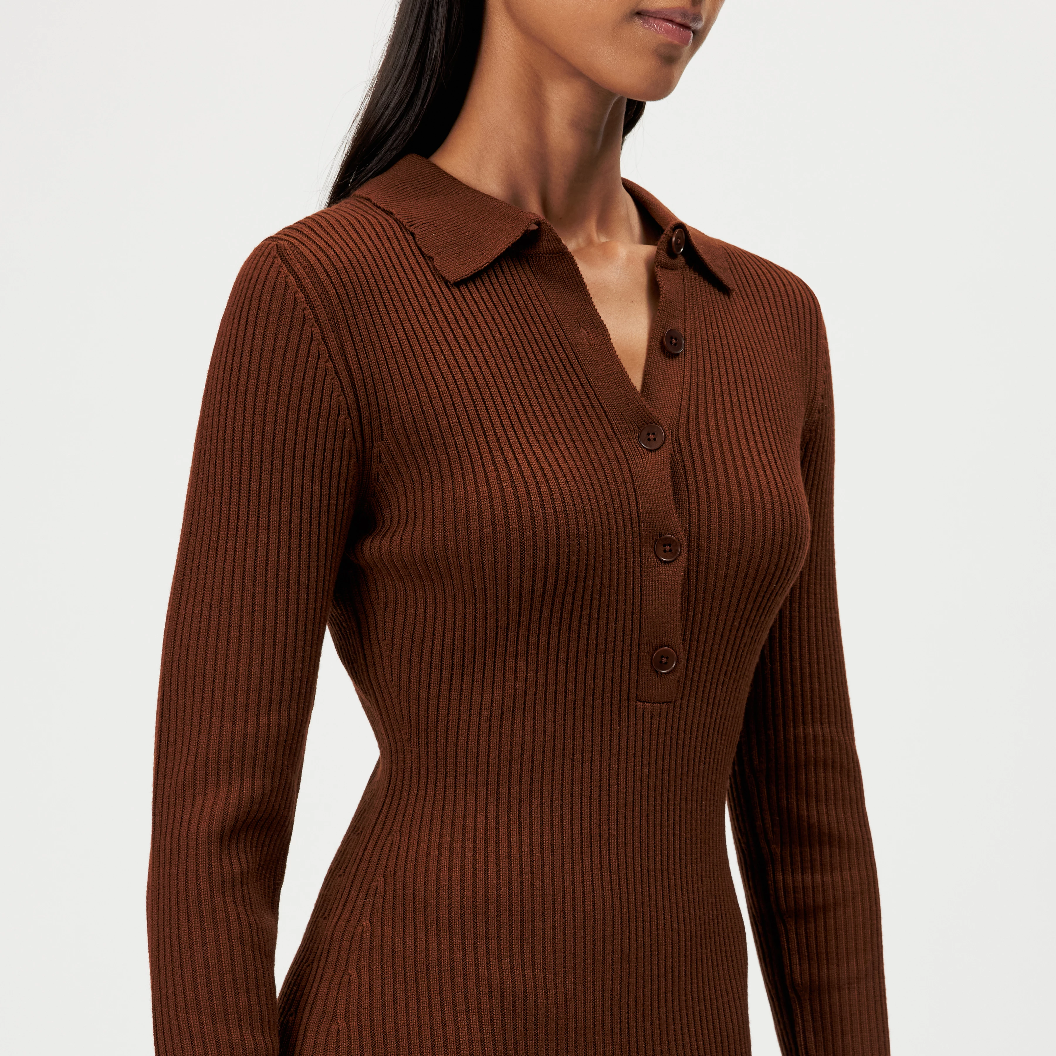 AMARILA - Slim-fit polo-neck knitted dress - women - brown - Detailansicht am Model