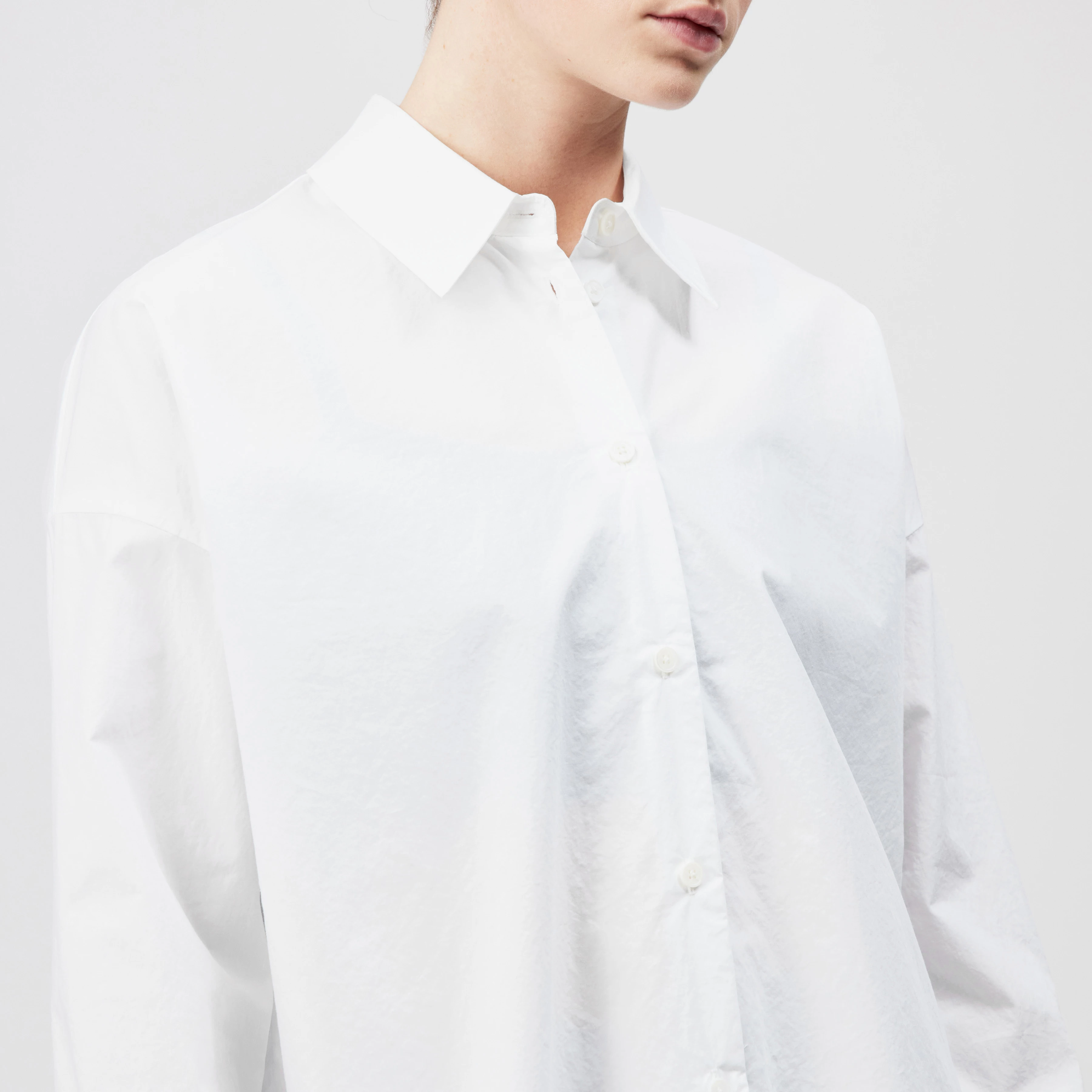 CLOELIA - Classic shirt blouse in poplin - women - white - Detailansicht am Model