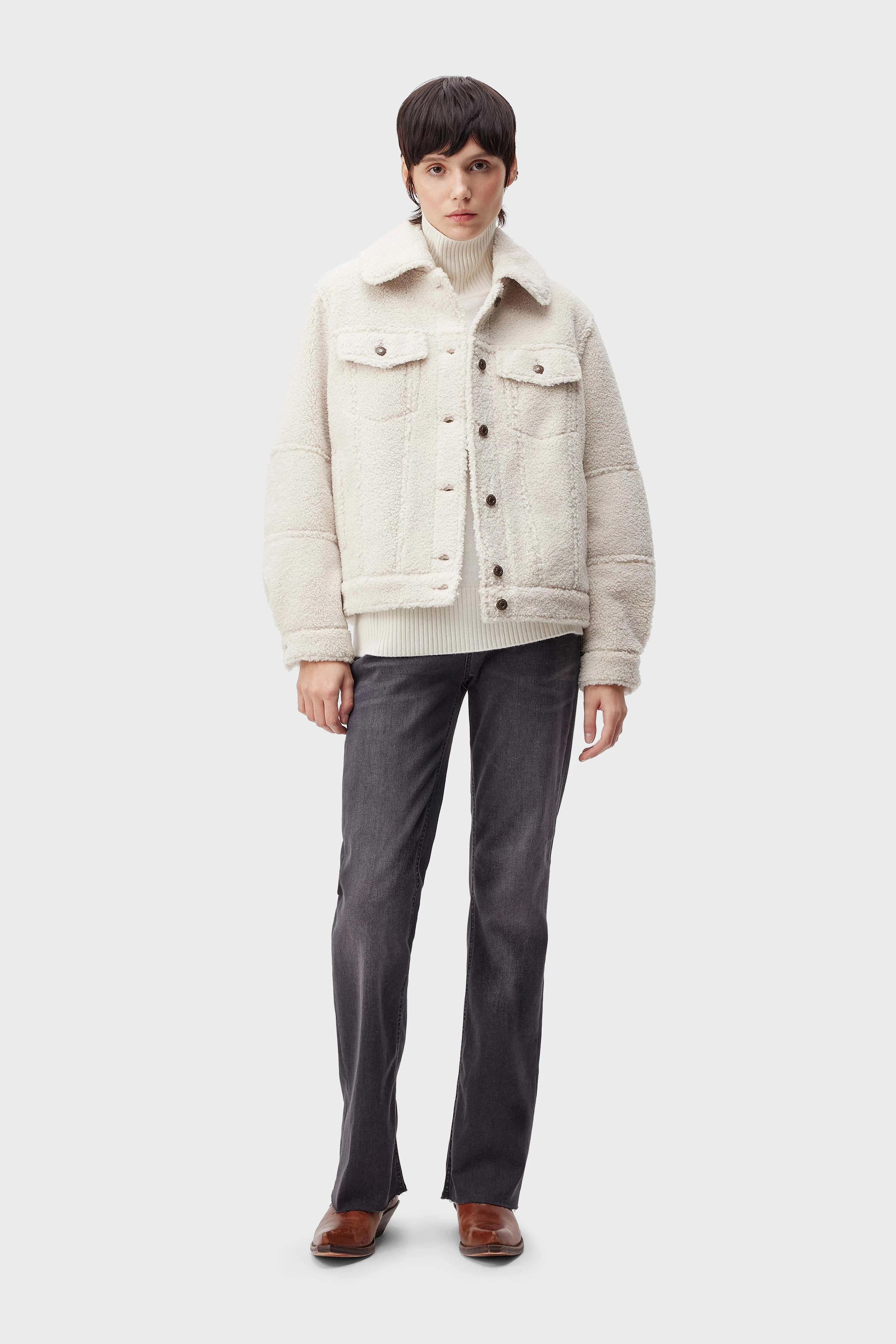 BRASA - oversized Teddyjacke - Damen - beige - Ganzkörper-Frontansicht