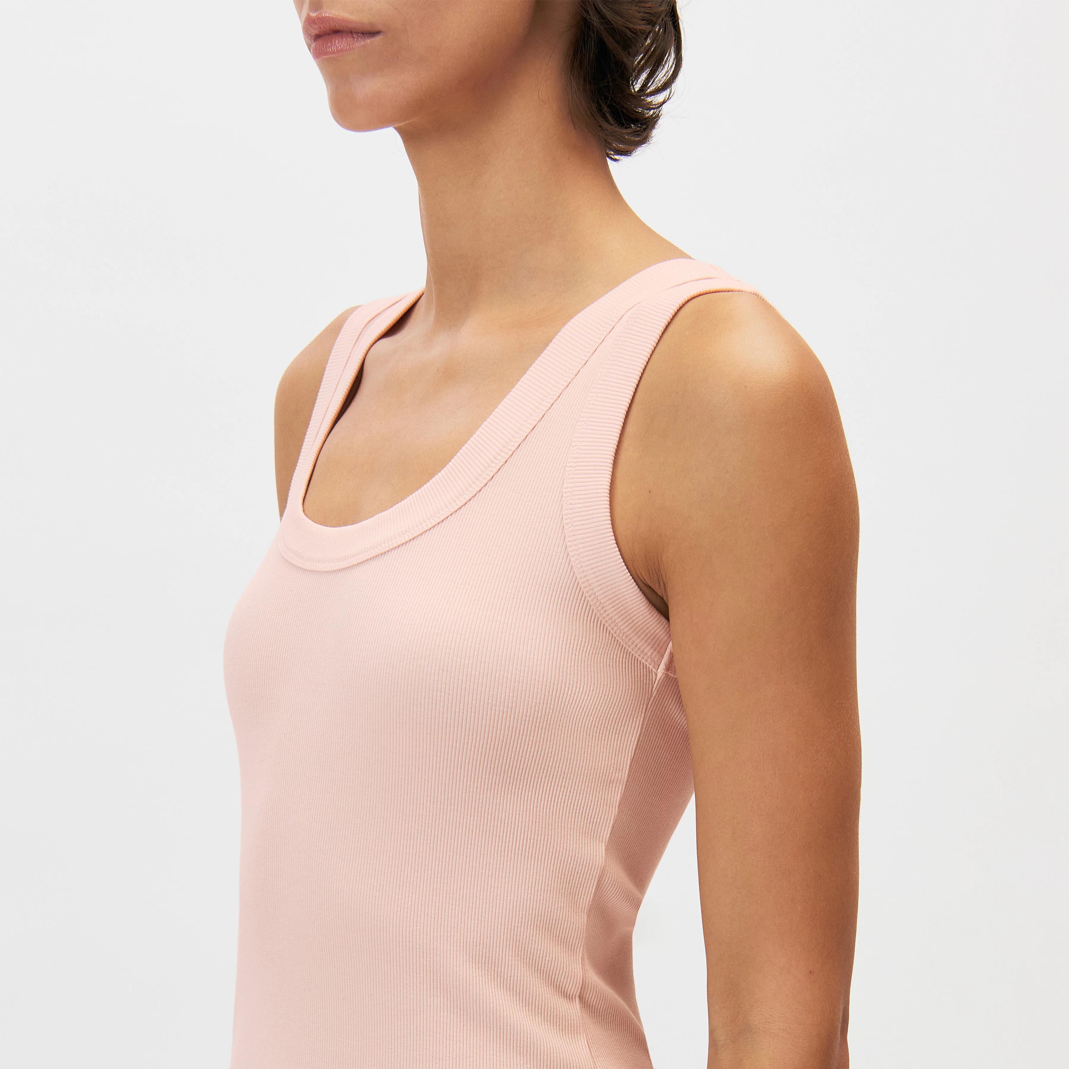 TAVIRA - Ribbed tank top with feminine round neckline - women - orange - Detailansicht am Model