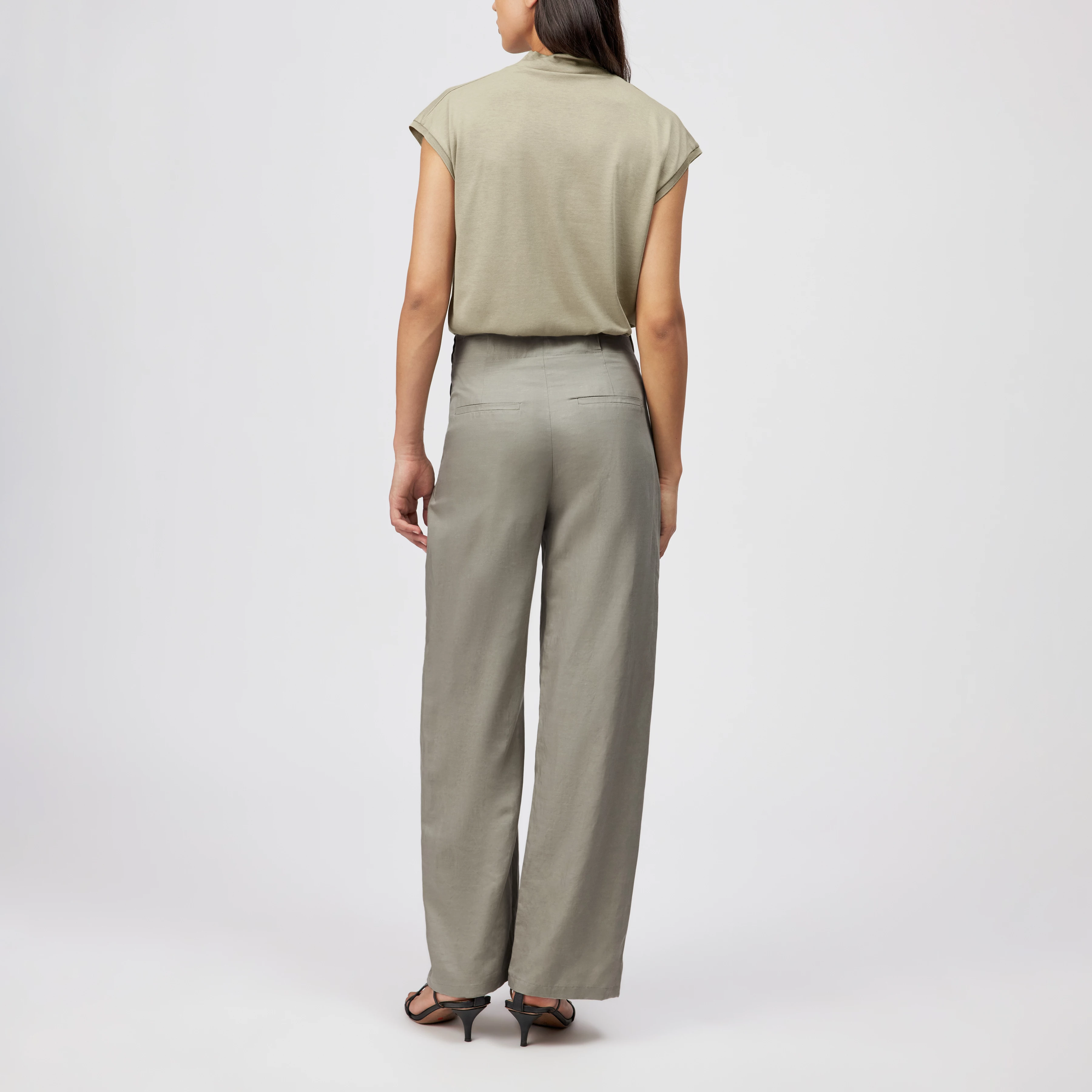 THREW - Pantalon sur mesure pli creux en mélange chanvre-coton - women - vert - Rückansicht