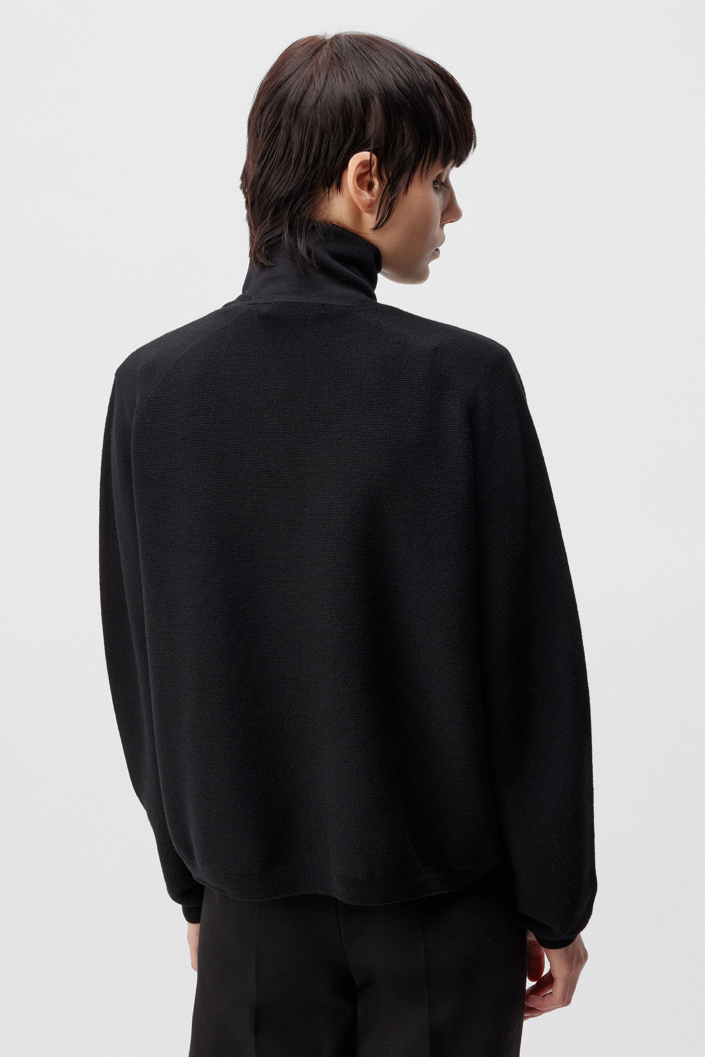 MANUMY - cleane Strickjacke in Merinowolle - Damen - schwarz - Rückansicht