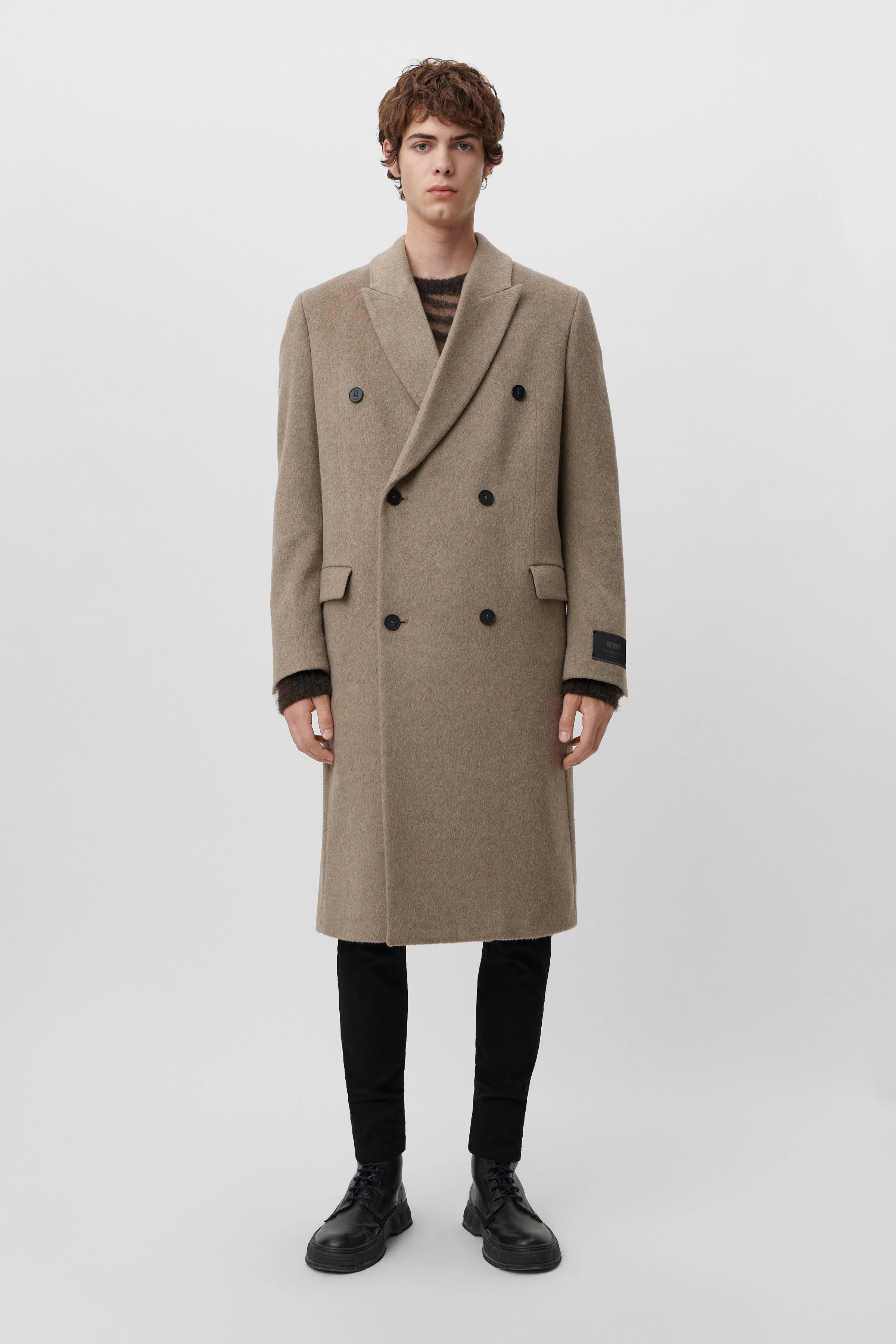 SKYE - zweireihiger Mantel mit kastigem Fit - Herren - braun - Ganzkörper-Frontansicht
