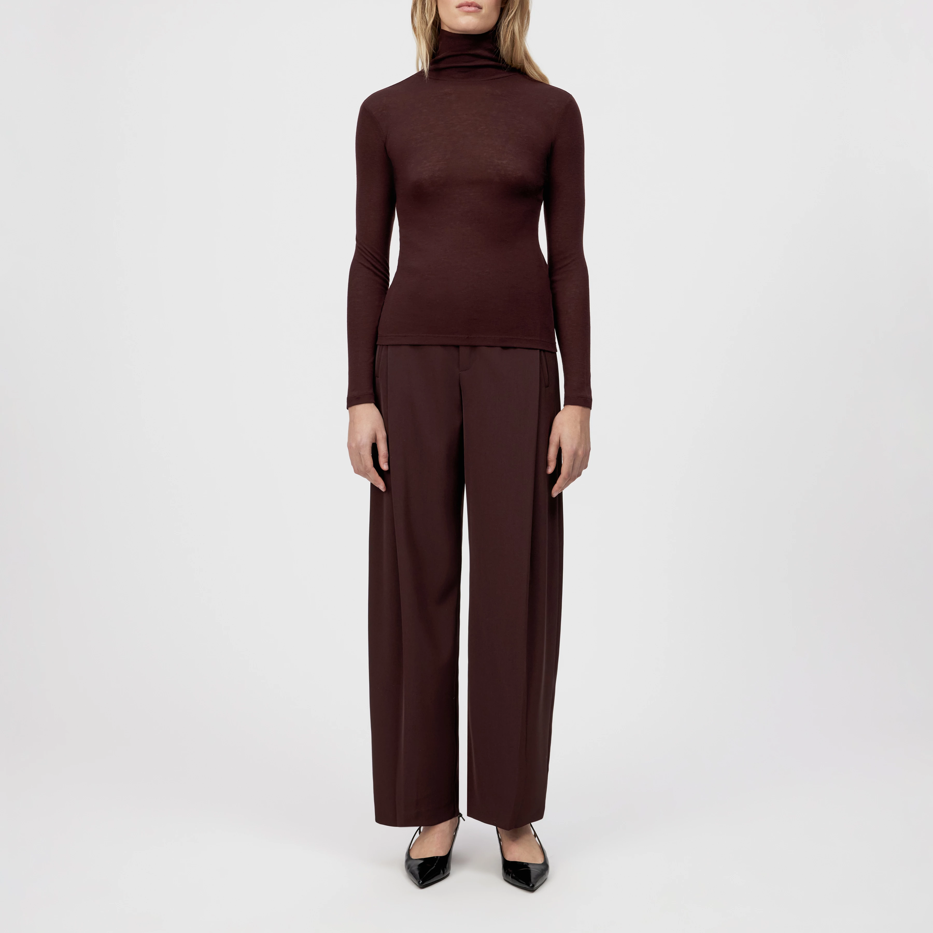 ZERAFNE - Slim-fit long-sleeved top in lyocell-wool blend - women - red - Ganzkörper-Frontansicht