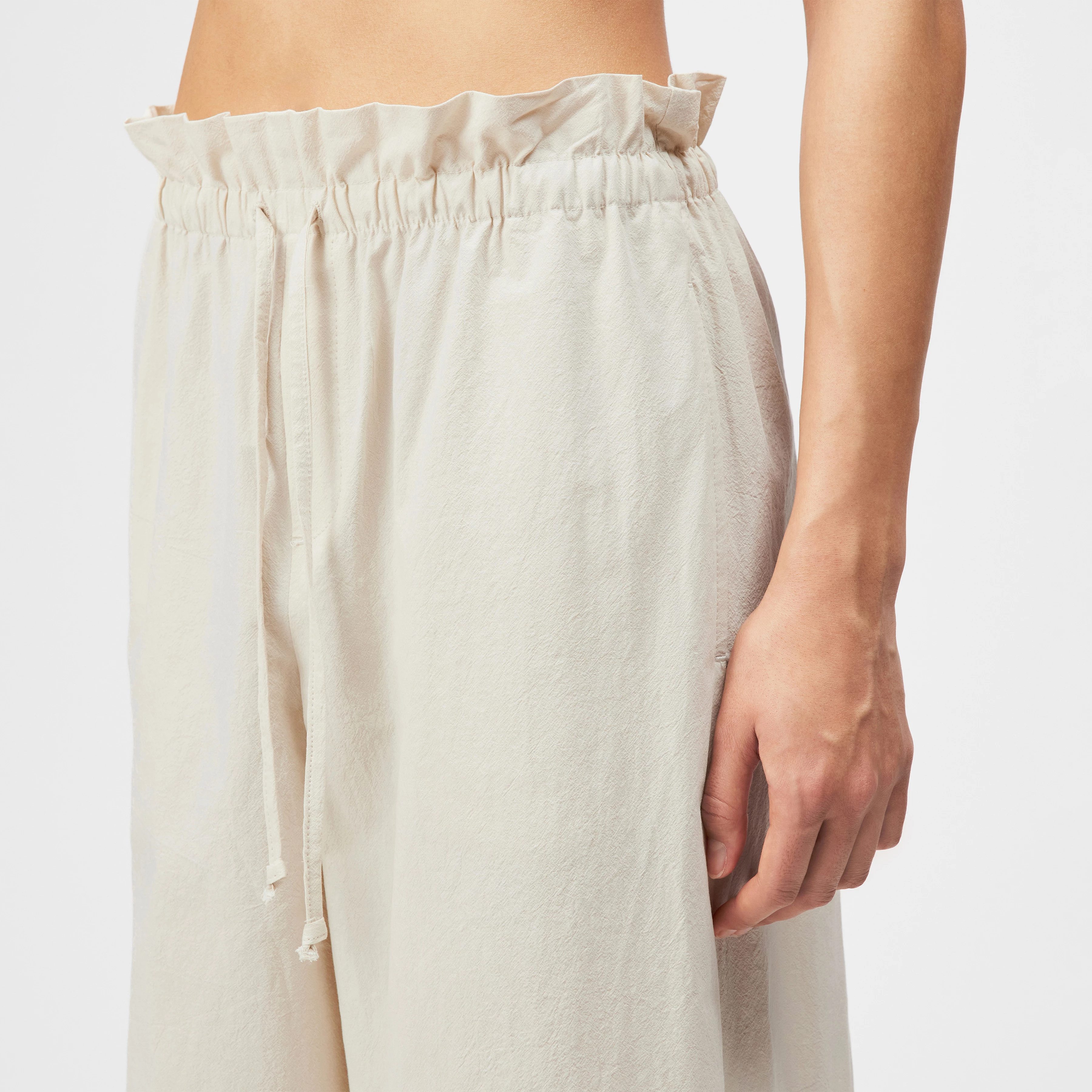 DWINDLE - Pantalon en coton pur. - women - beige - Detailansicht am Model