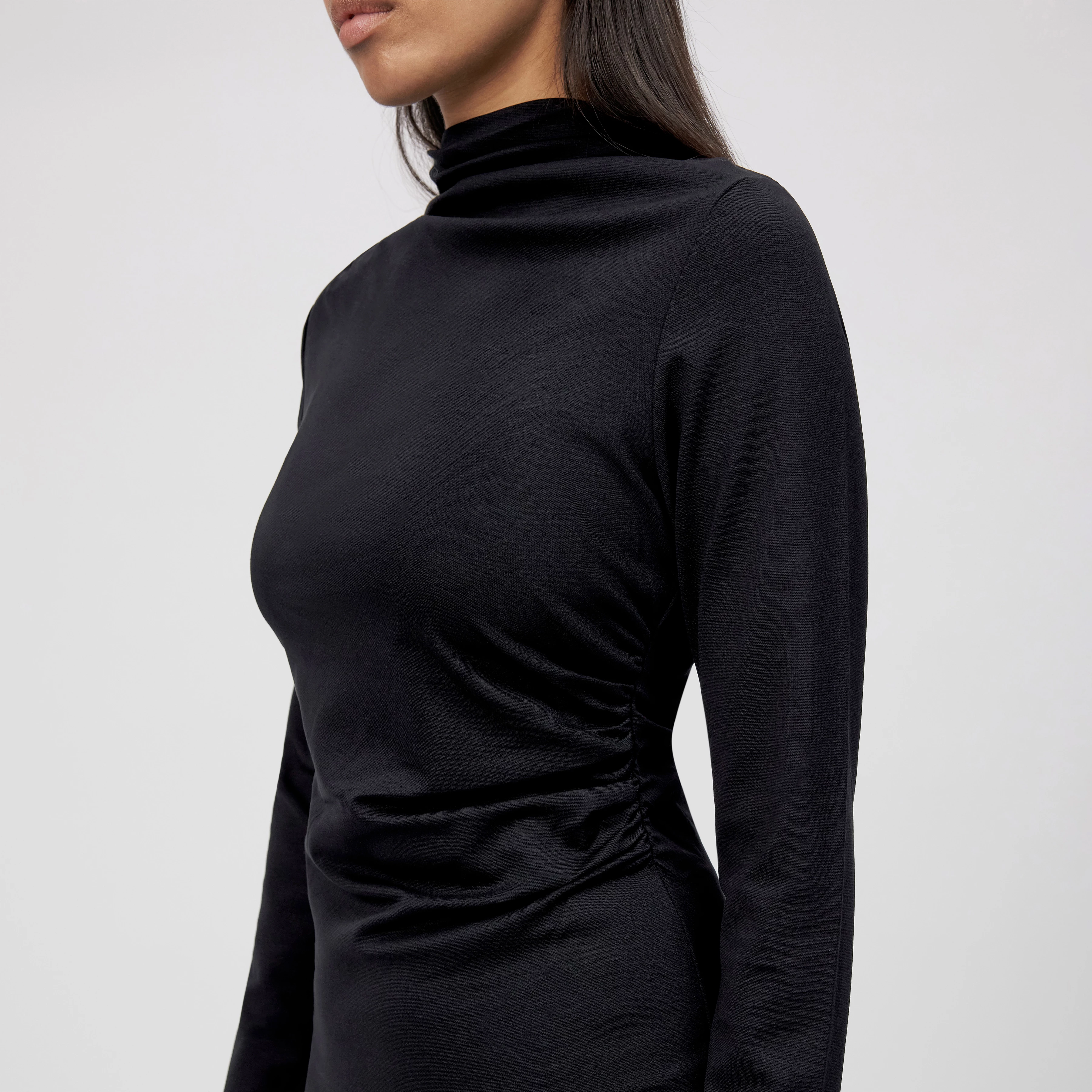 TIRY - Longsleeve in Lyocell-Mix - Damen - schwarz - Detailansicht am Model