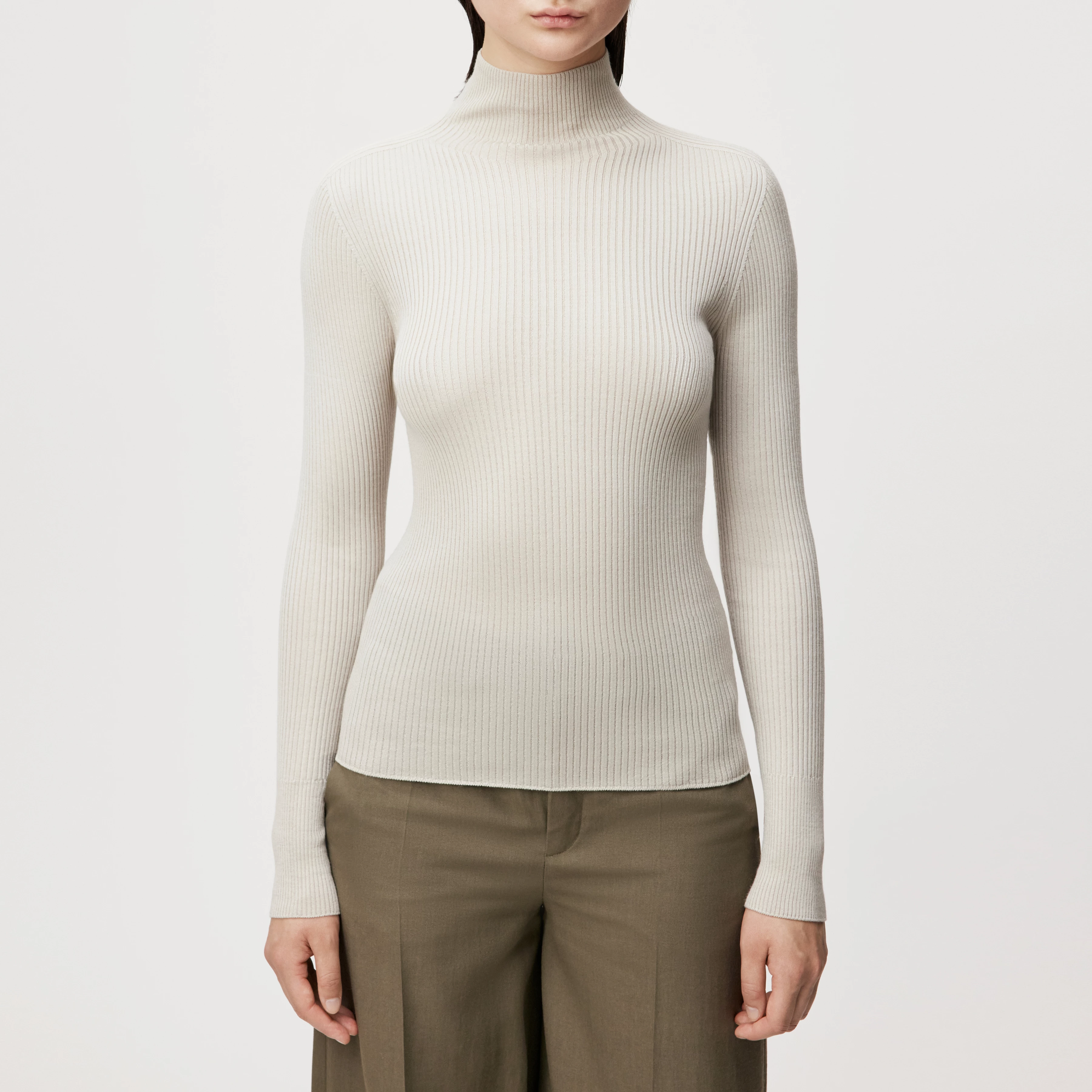 INARI - Turtleneck jumper in flowing wool blend - women - beige - Frontansicht