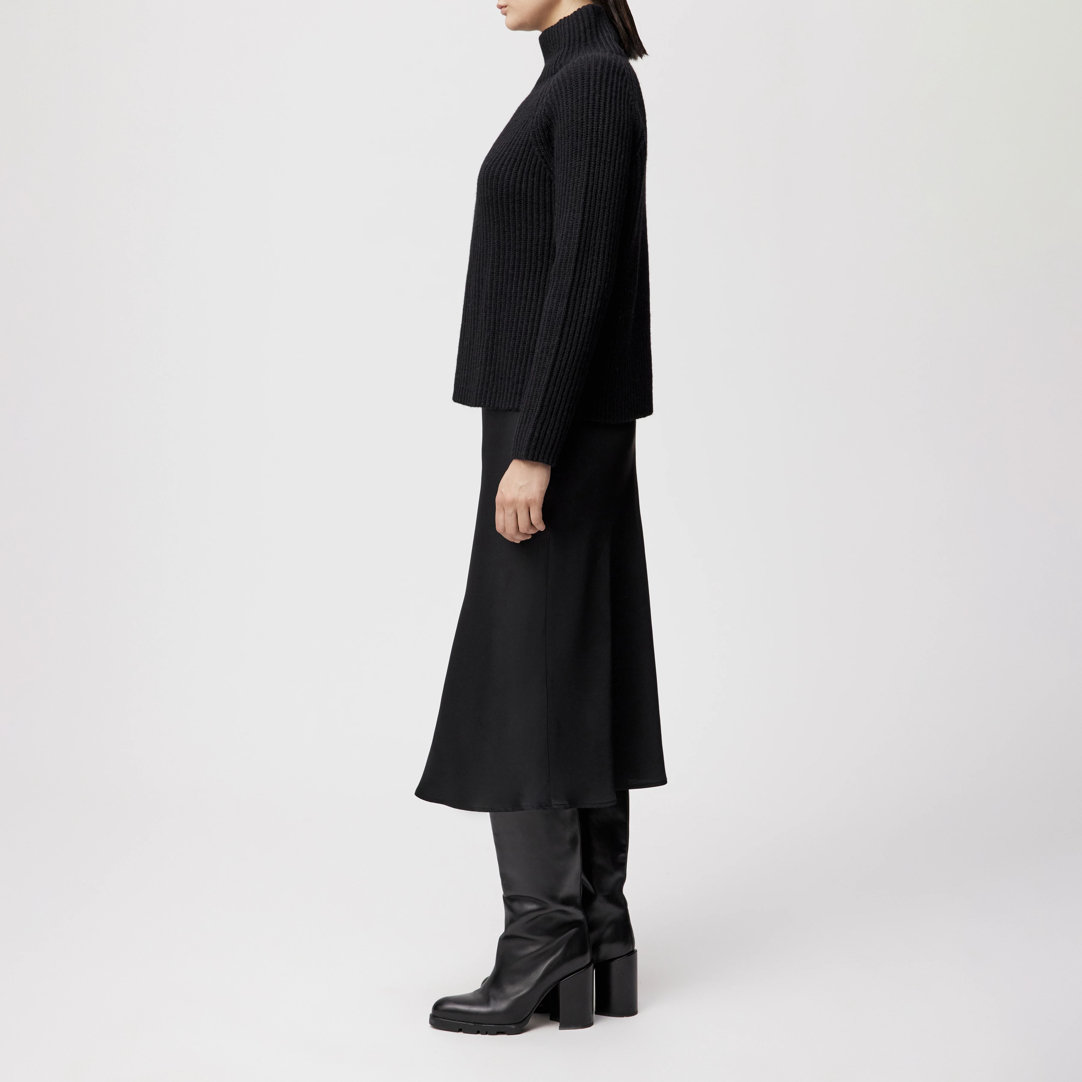 ARWEN - Rollkragenpullover in Woll-Alpakamix - Damen - schwarz - Seitenansicht