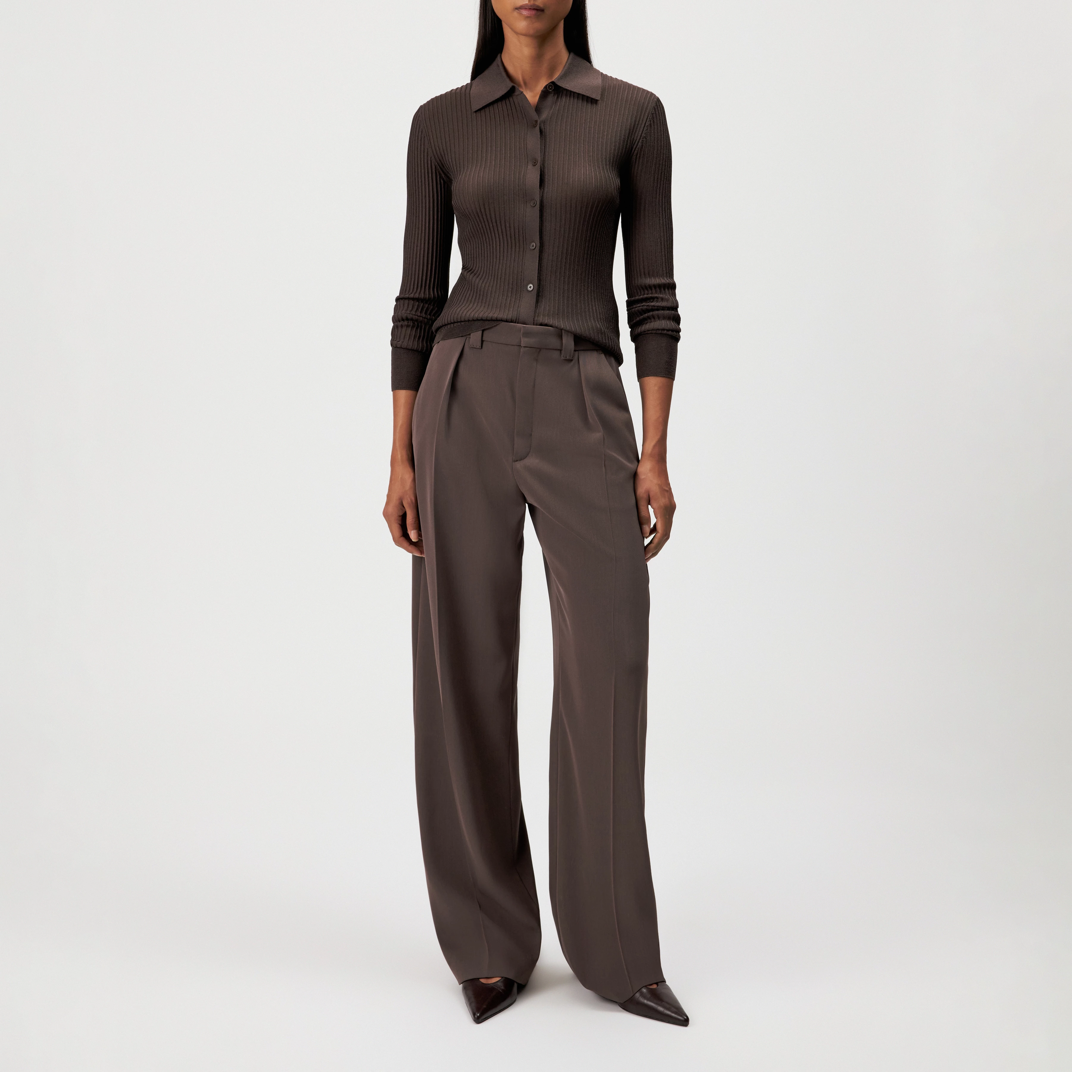 ARHANYA - Cardigan ajusté en maille, pur acétate - women - marron - Ganzkörper-Frontansicht