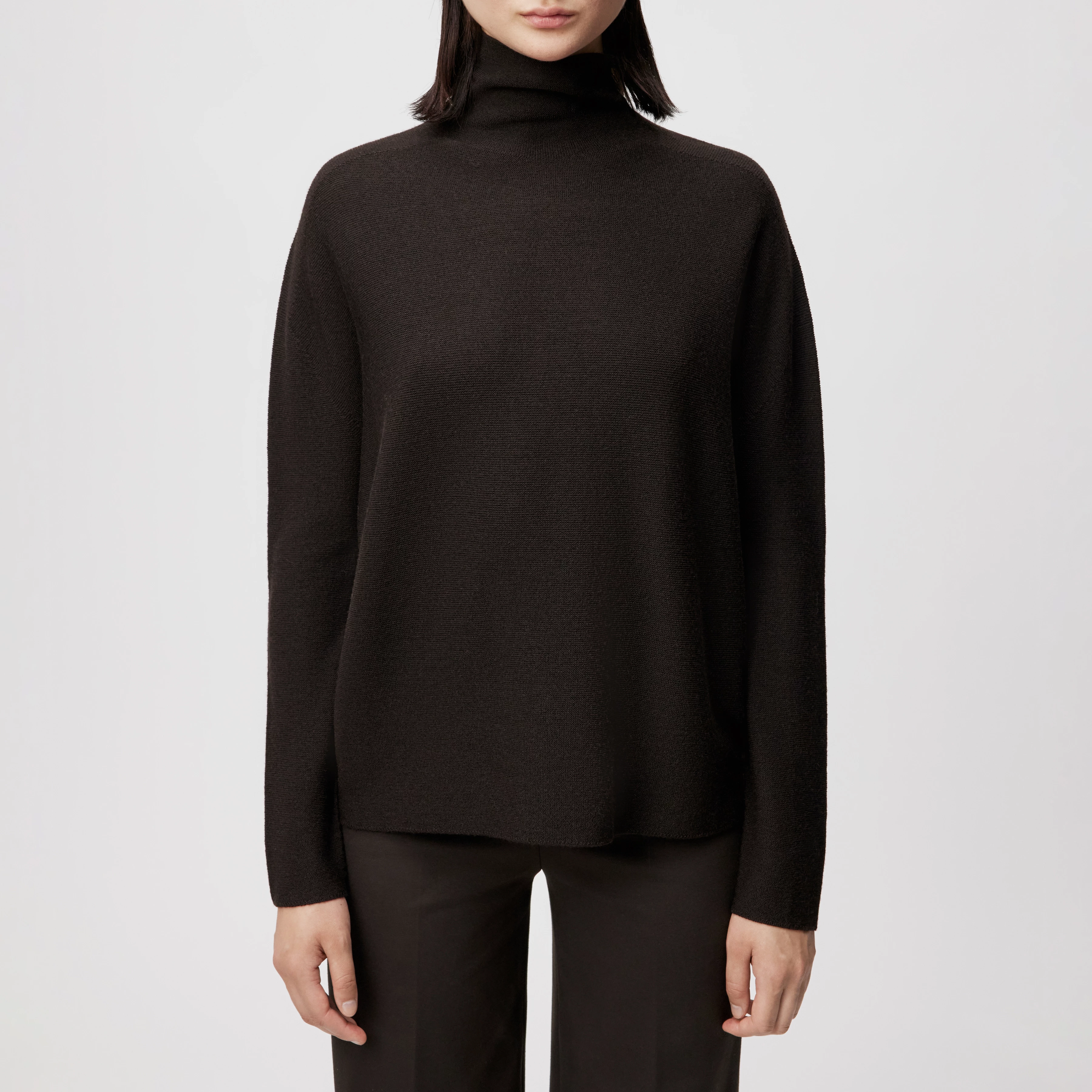 LIORA - Egg-Shape Rollkragenpullover in 100% Merinowolle - Damen - braun - Frontansicht