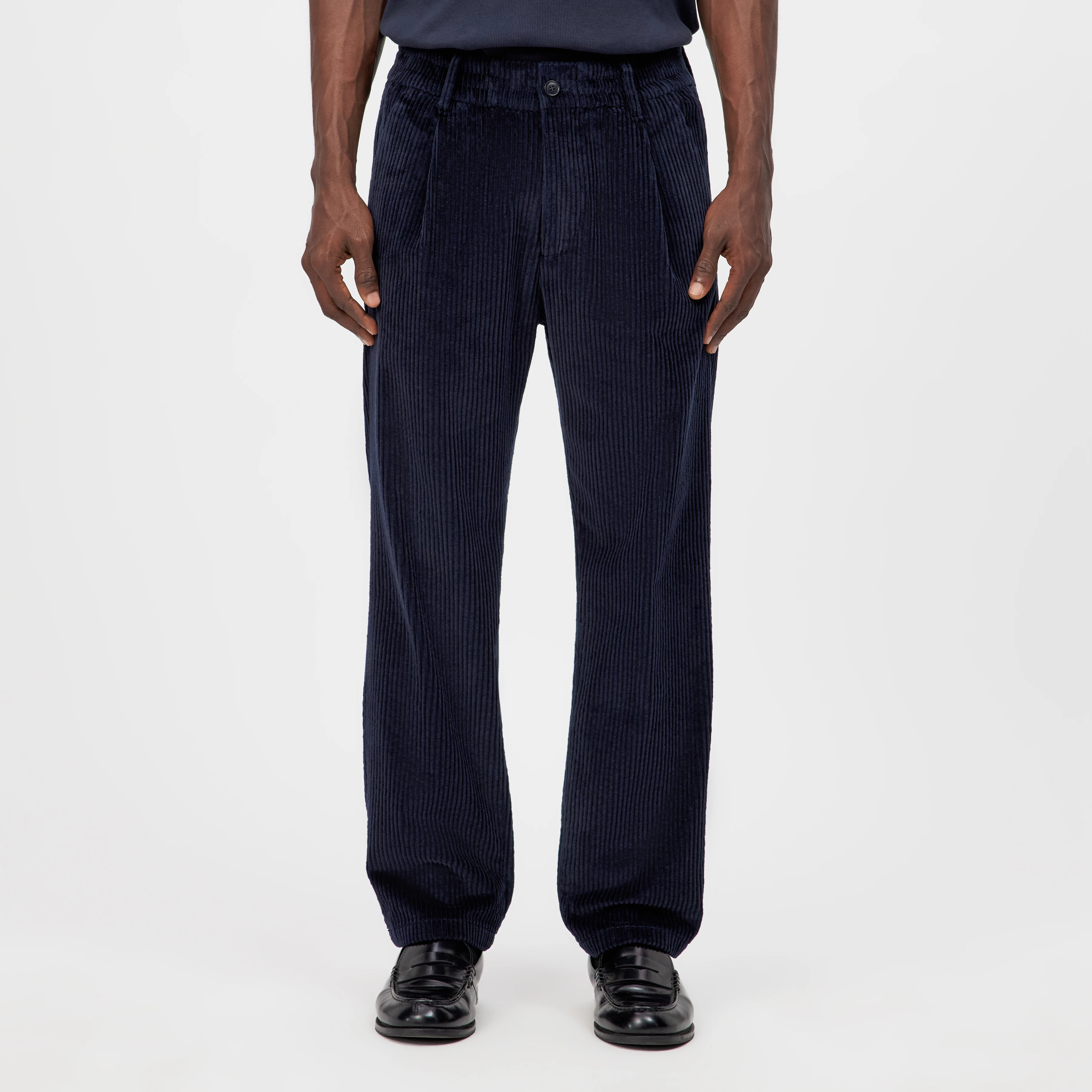 CHASY_RGLR - Casual trousers with pleats in wide cotton corduroy - men - blue - Frontansicht