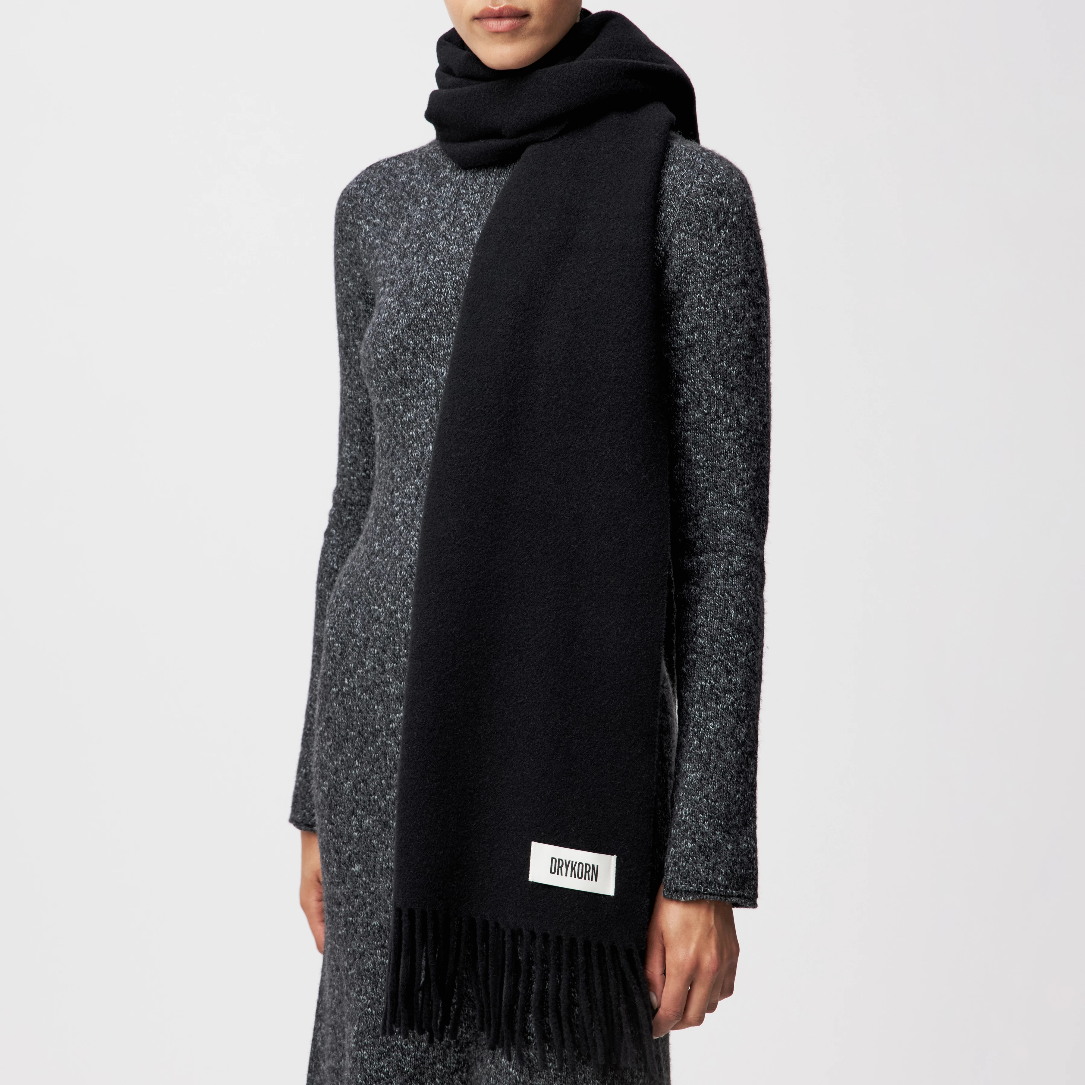 GAZE_4 - Schal in Wolltwill - Unisex - schwarz - Frontansicht