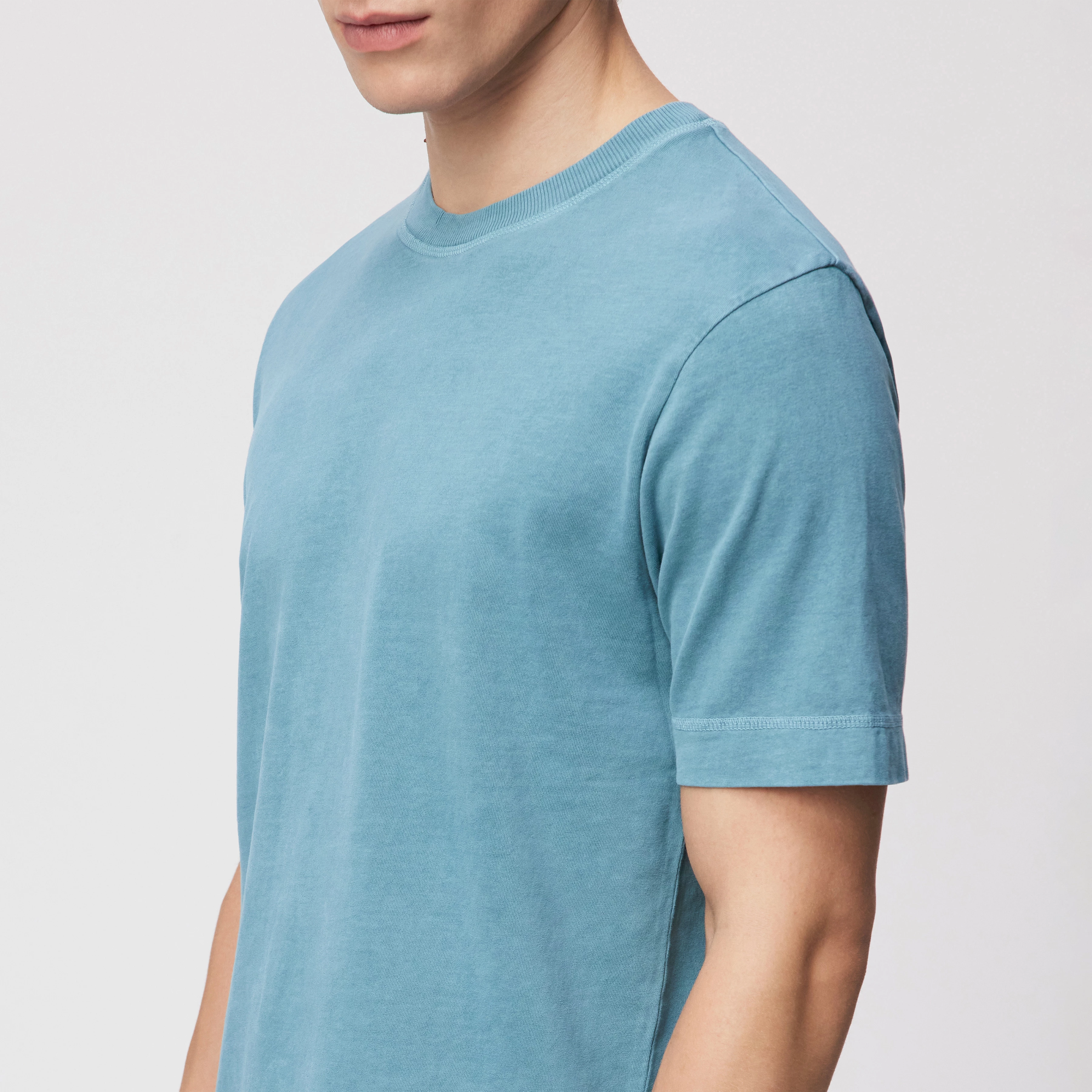 RAPHAEL - T-shirt aspect délavé - men - vert - Detailansicht am Model