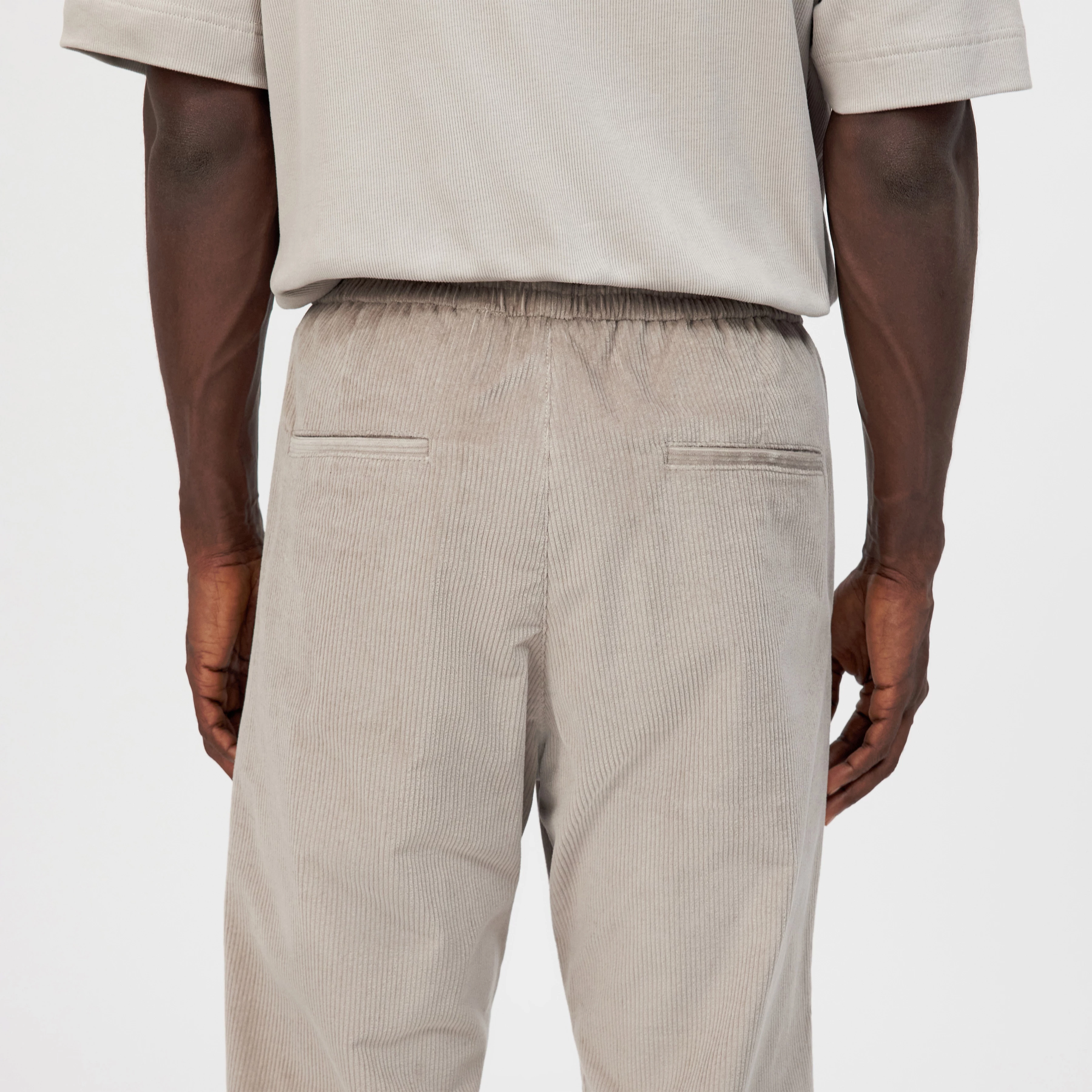ACADO - Jog-Pants in Baumwoll-Cord - Herren - beige - Detailansicht am Model