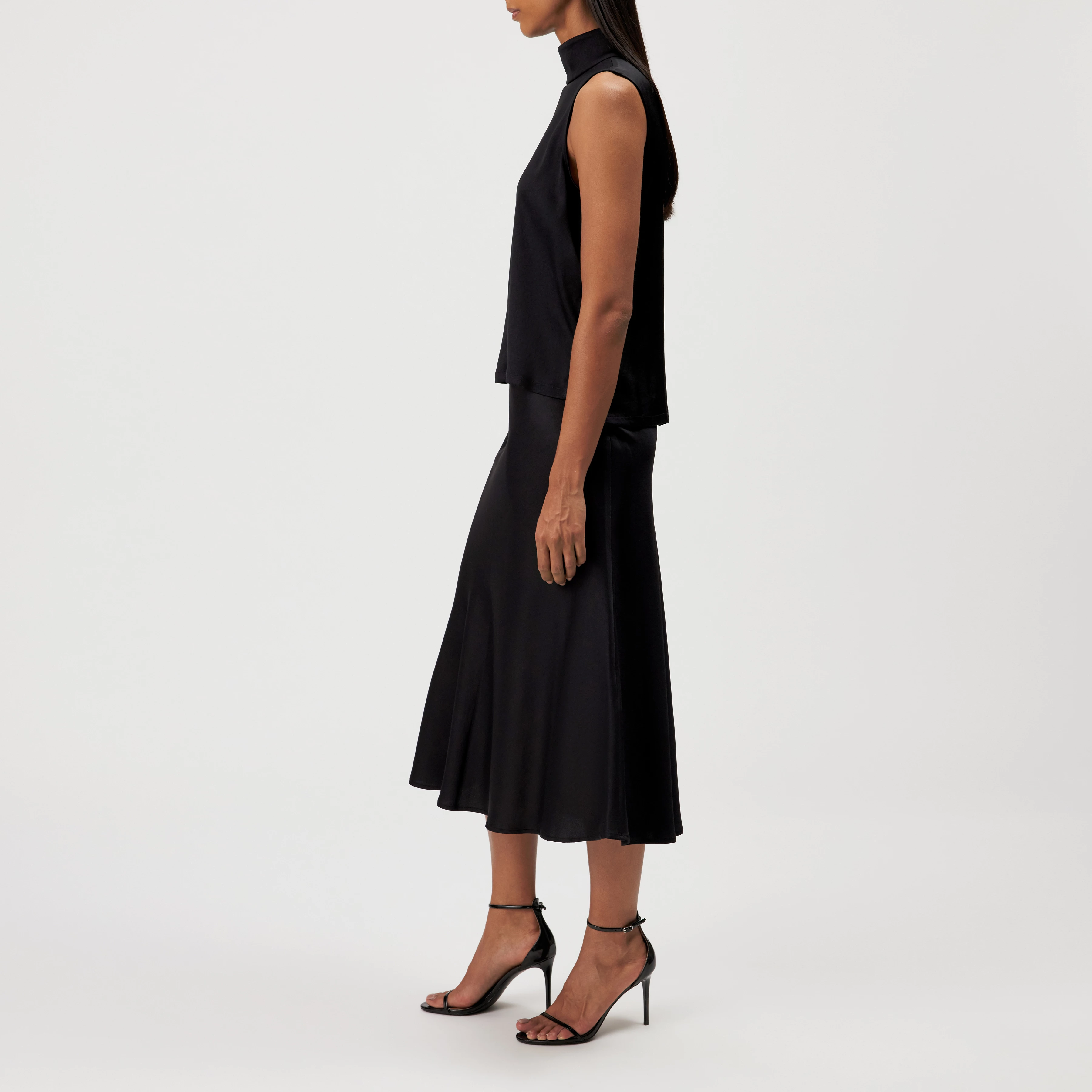 HALIRA - Top blouse en satin à col montant - women - noir - Seitenansicht