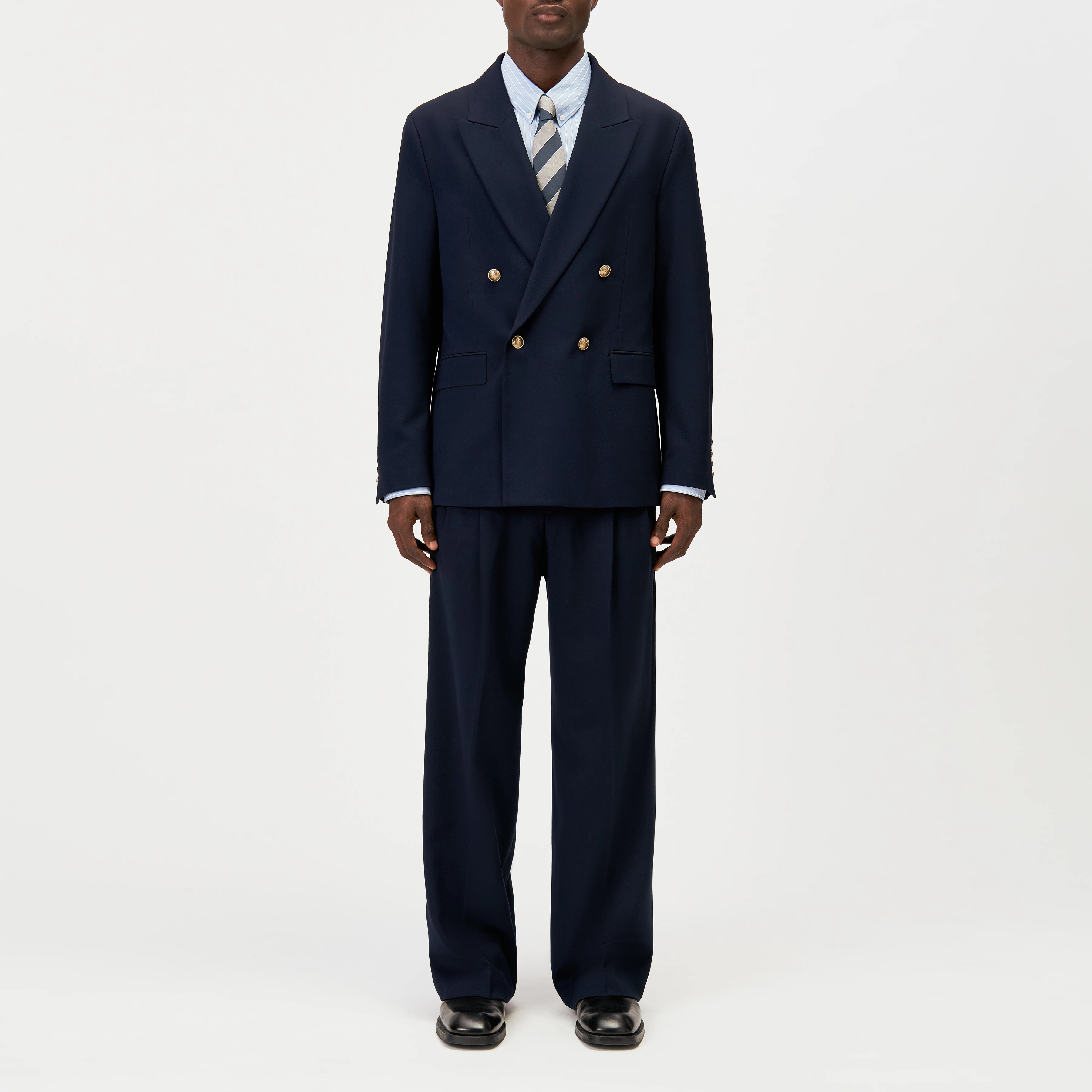 LEEK_WIDE - Relaxed fit pleated trousers in gabardine - men - blue - Ganzkörper-Frontansicht