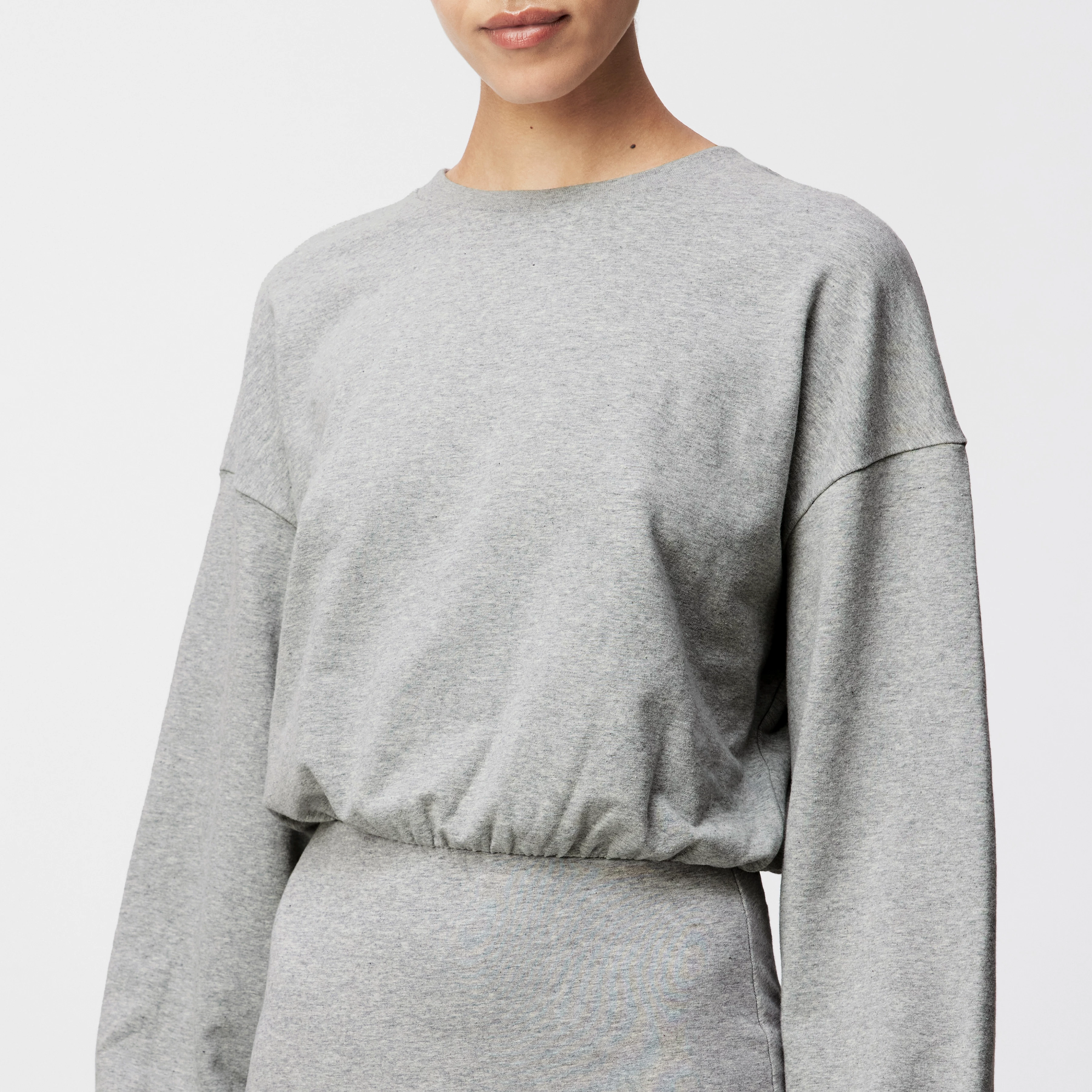 VILIAN - Kleid in Baumwoll-Mix - Damen - grau - Detailansicht am Model