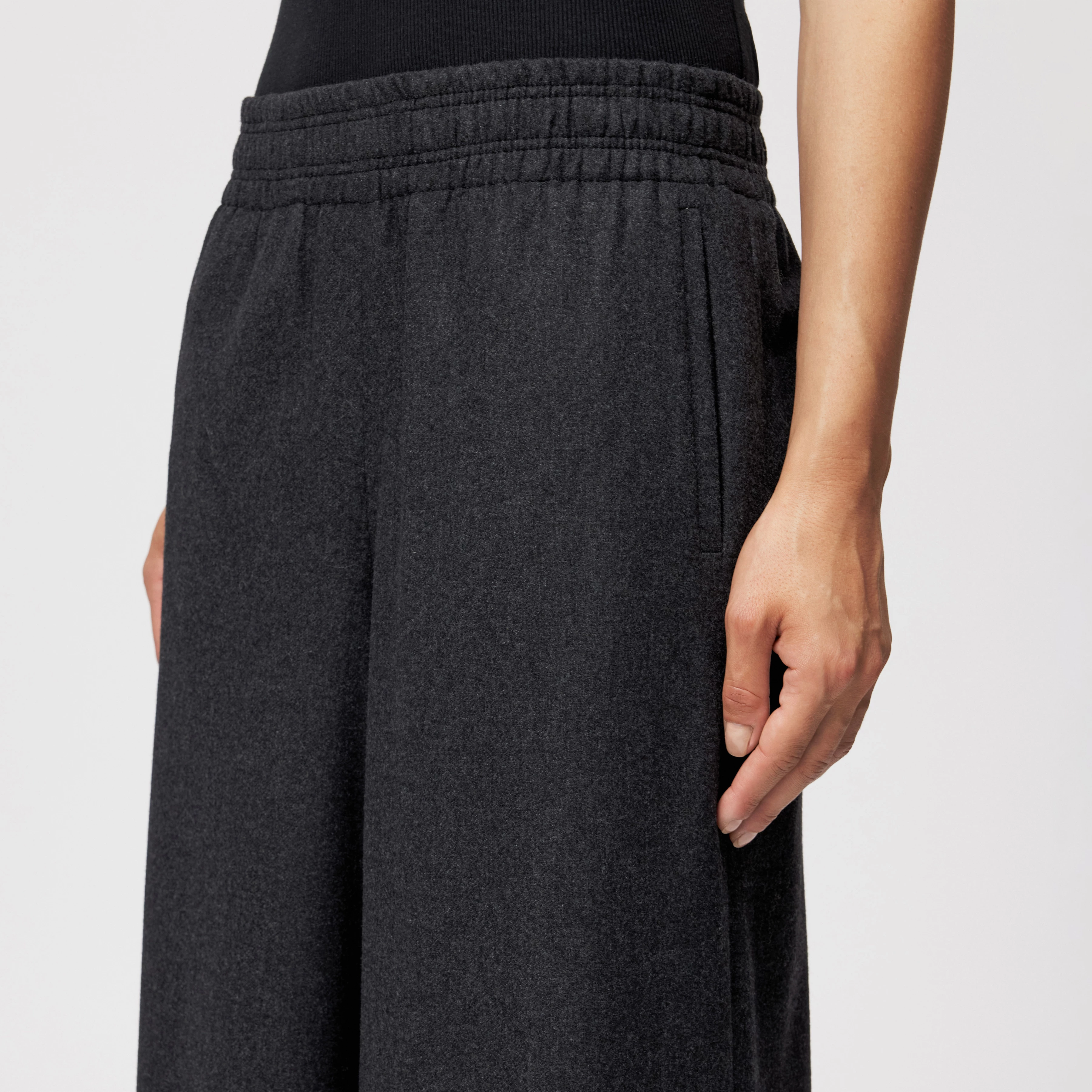 CEILING - Wide trousers in flannel - women - grey - Detailansicht am Model