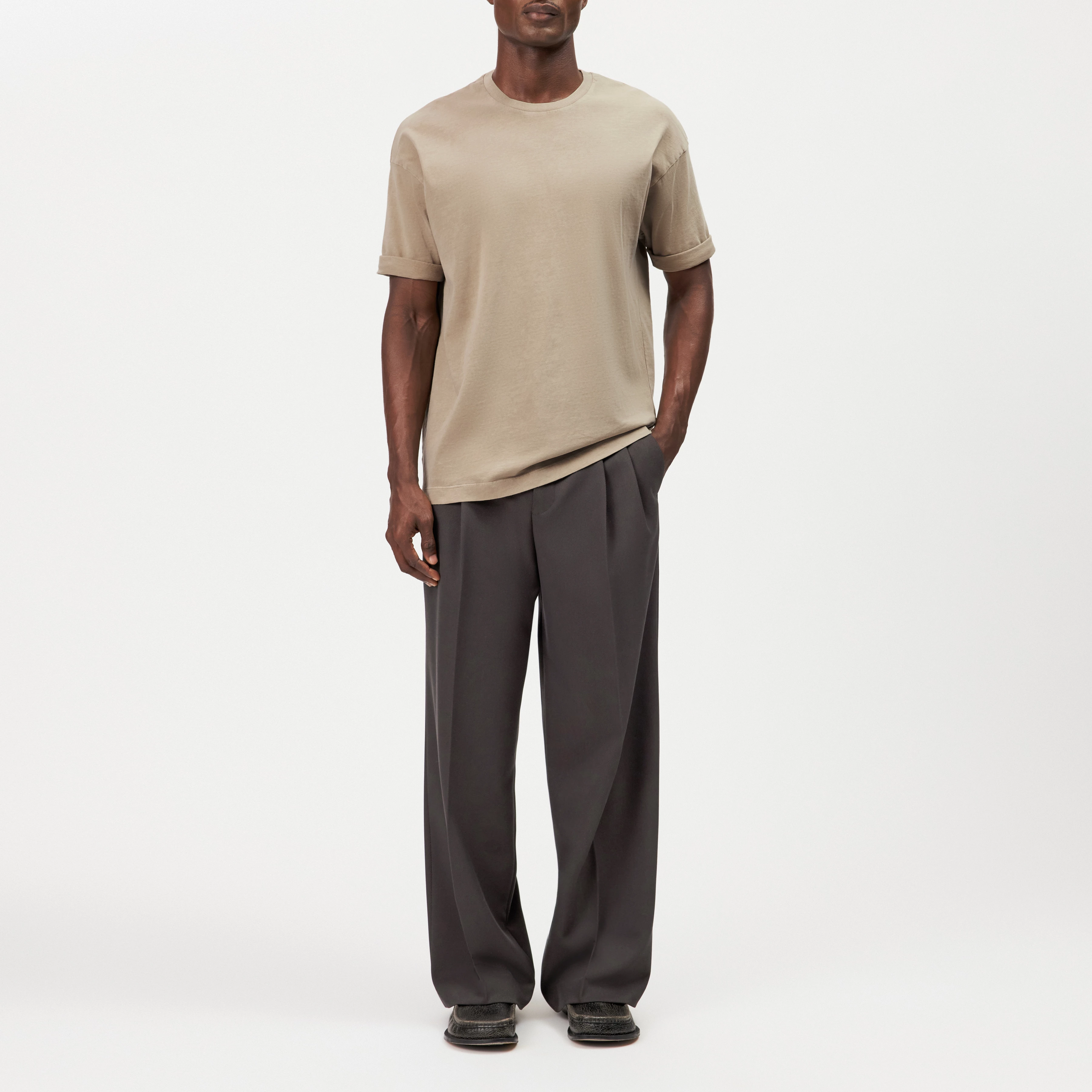 THILO - Relaxed Fit T-Shirt in softer Baumwolle und Washed Look - Herren - braun - Ganzkörper-Frontansicht