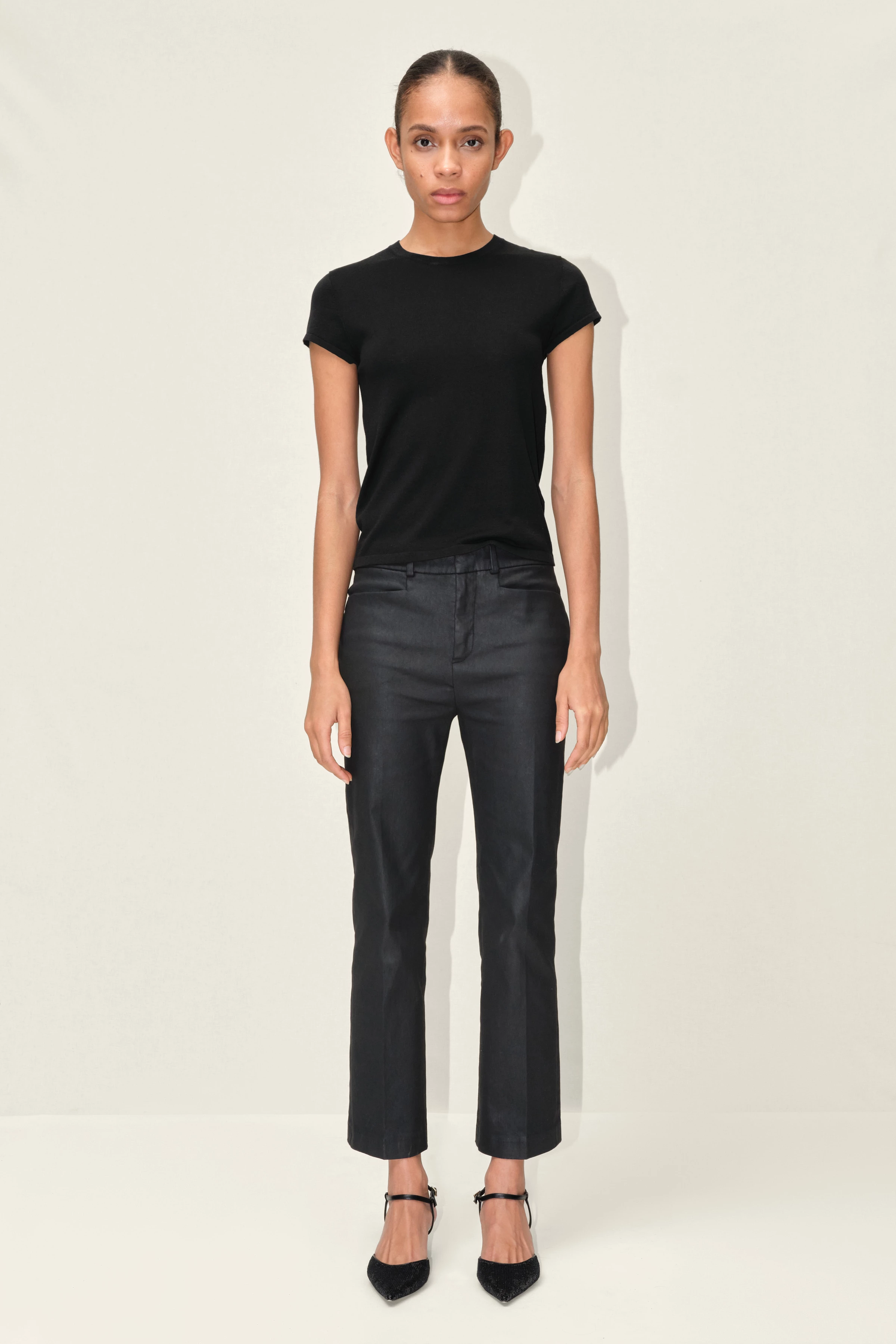 ERMALI - Gestricktes T-Shirt aus Seide-Baumwolle - Damen - schwarz - Ganzkörper-Frontansicht