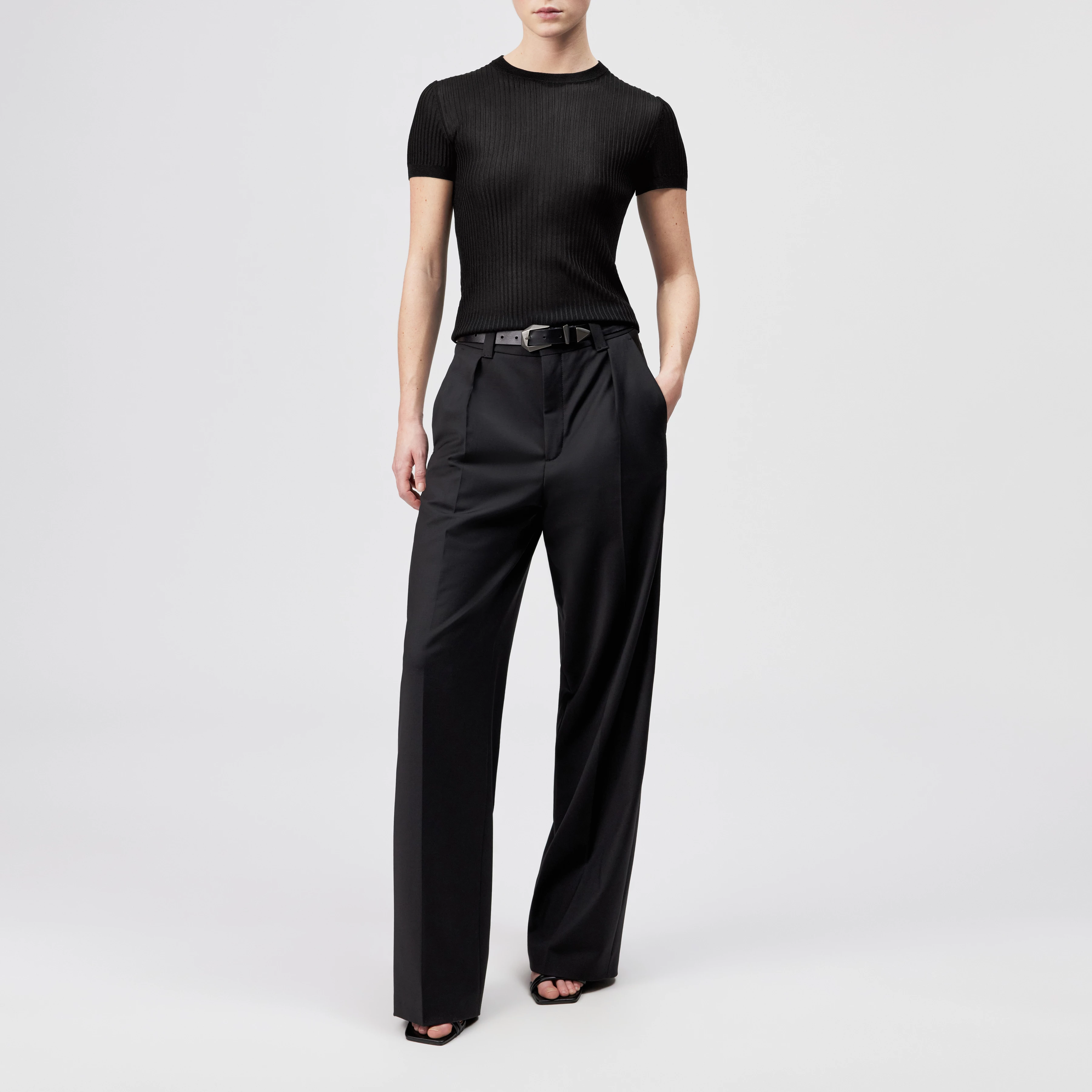 MOGLINI_2 - Crew Neck Knit T-Shirt with Ribbed Texture - women - black - Ganzkörper-Frontansicht