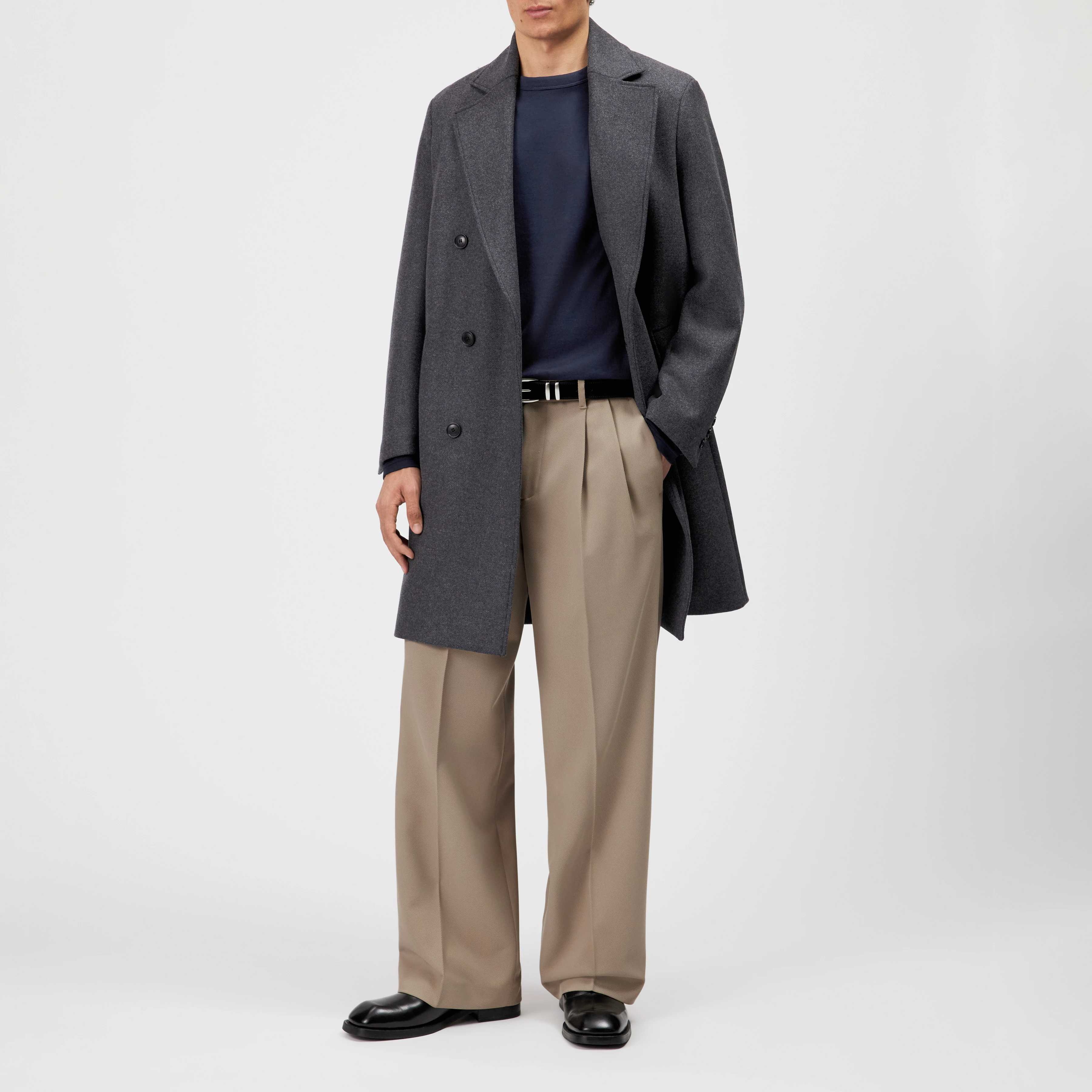 LEEK_WIDE - Relaxed fit pleated twill trousers - men - beige - Ganzkörper-Frontansicht