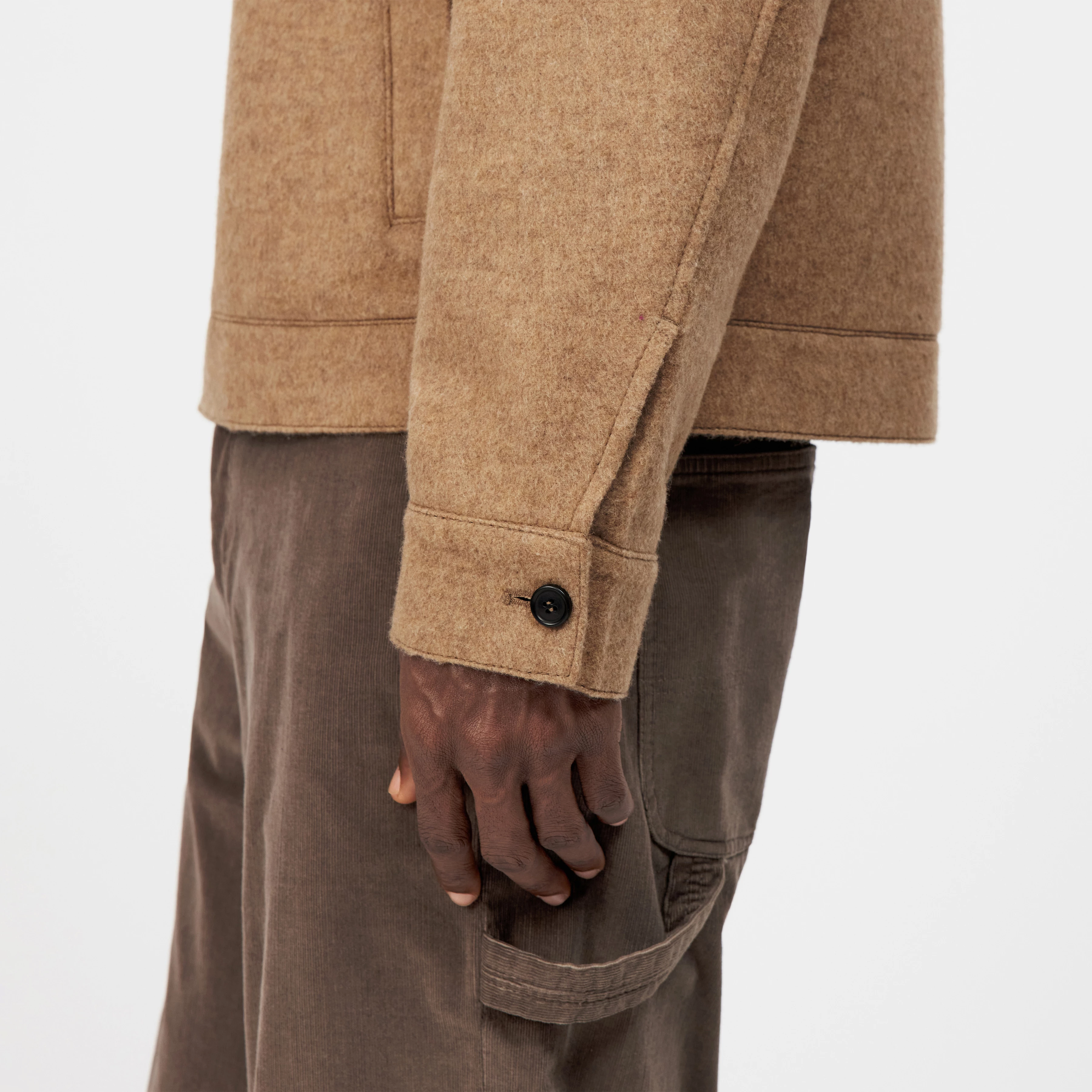 RIKKA_2 - Jacke in Woll-Mix mit Intarsia-Muster - Herren - braun - Detailansicht am Model