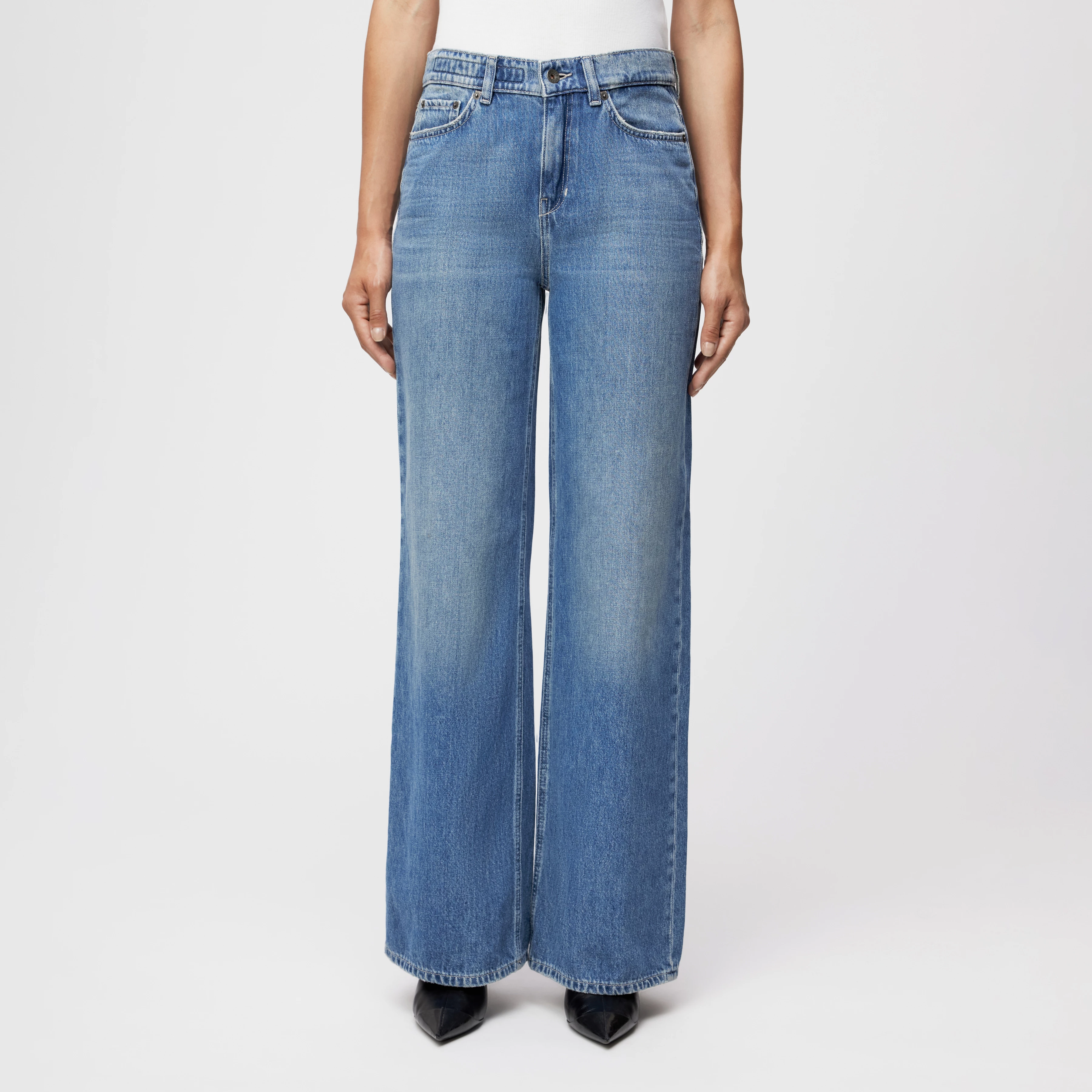 FLUNG - Mid-Waist Jeans in Light-Blue Denim - Damen - blau - Frontansicht